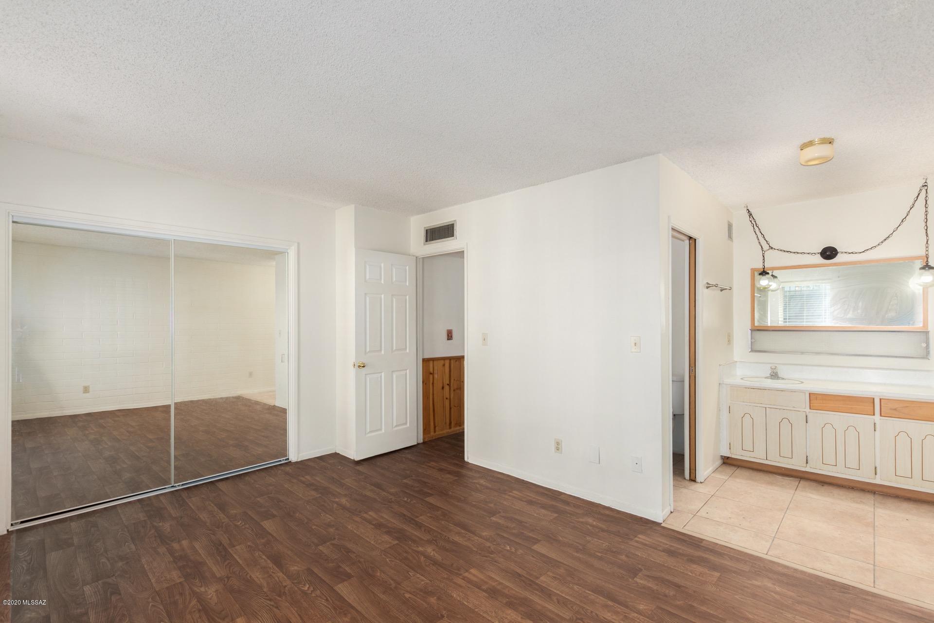 Vista Del Oro Townhouses (1-33) - Residential