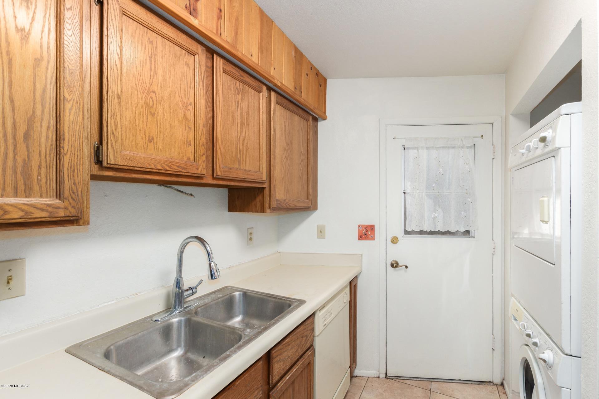 Vista Del Oro Townhouses (1-33) - Residential