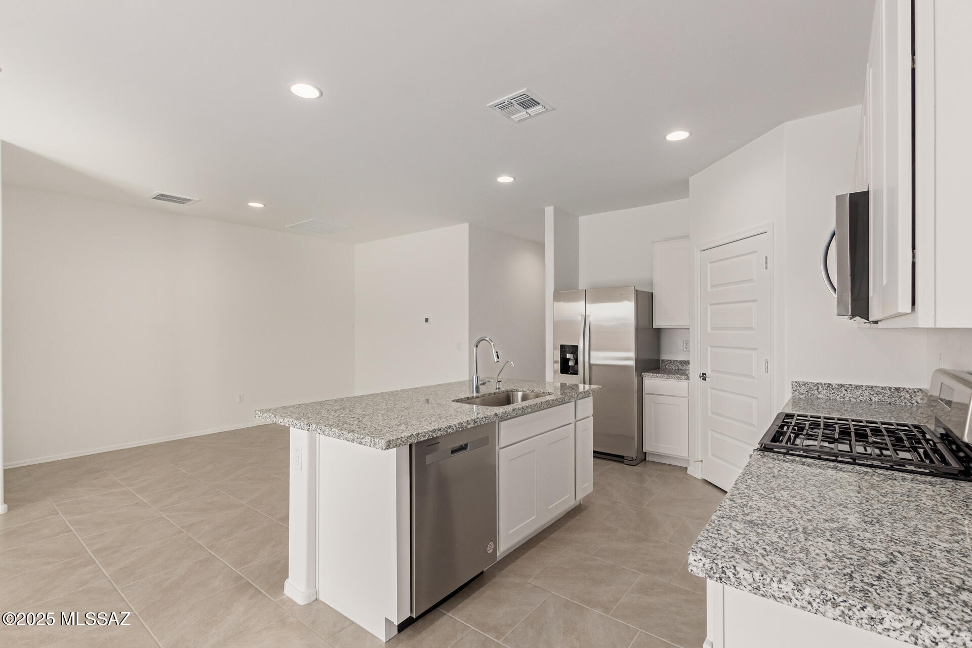 Saguaro Bloom SQ20180540069 - Residential