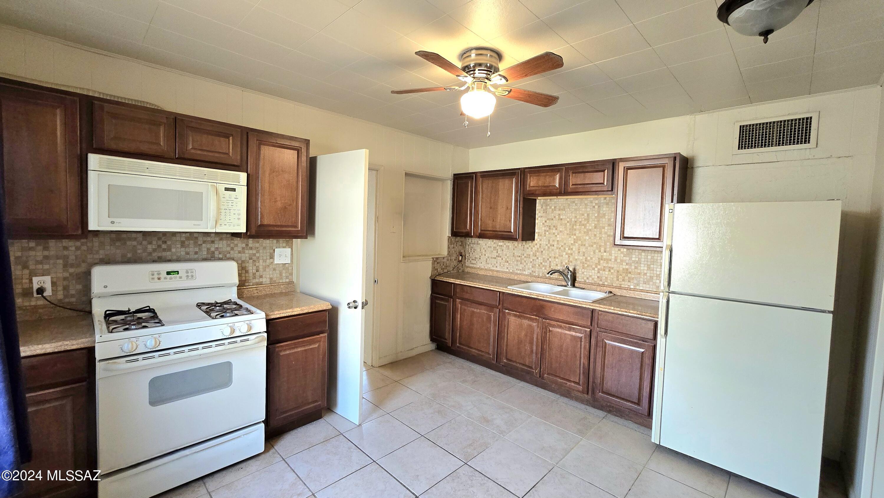 Catalina Poultry Acres NO 3 - Residential Lease