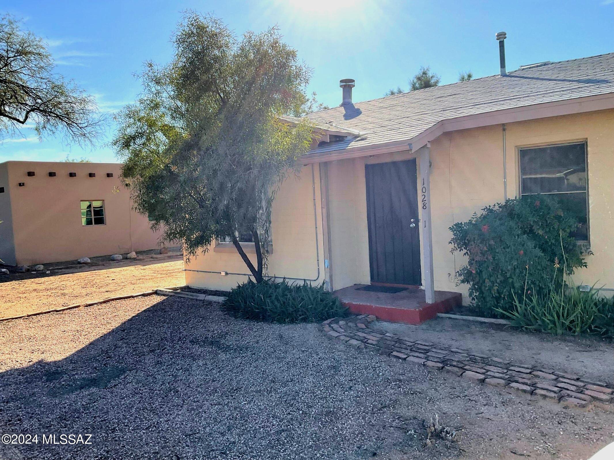 CENTRAL Tucson property! This 2 bedroom, 1 bath unit is biking distance to UofA. Living room is bright with cozy fireplace in corner. Off the kitchen, door opens up to large back yard, plus washer & dryer in storage unit. 1 covered parking spot on large lot. Call today! 520-544-2727