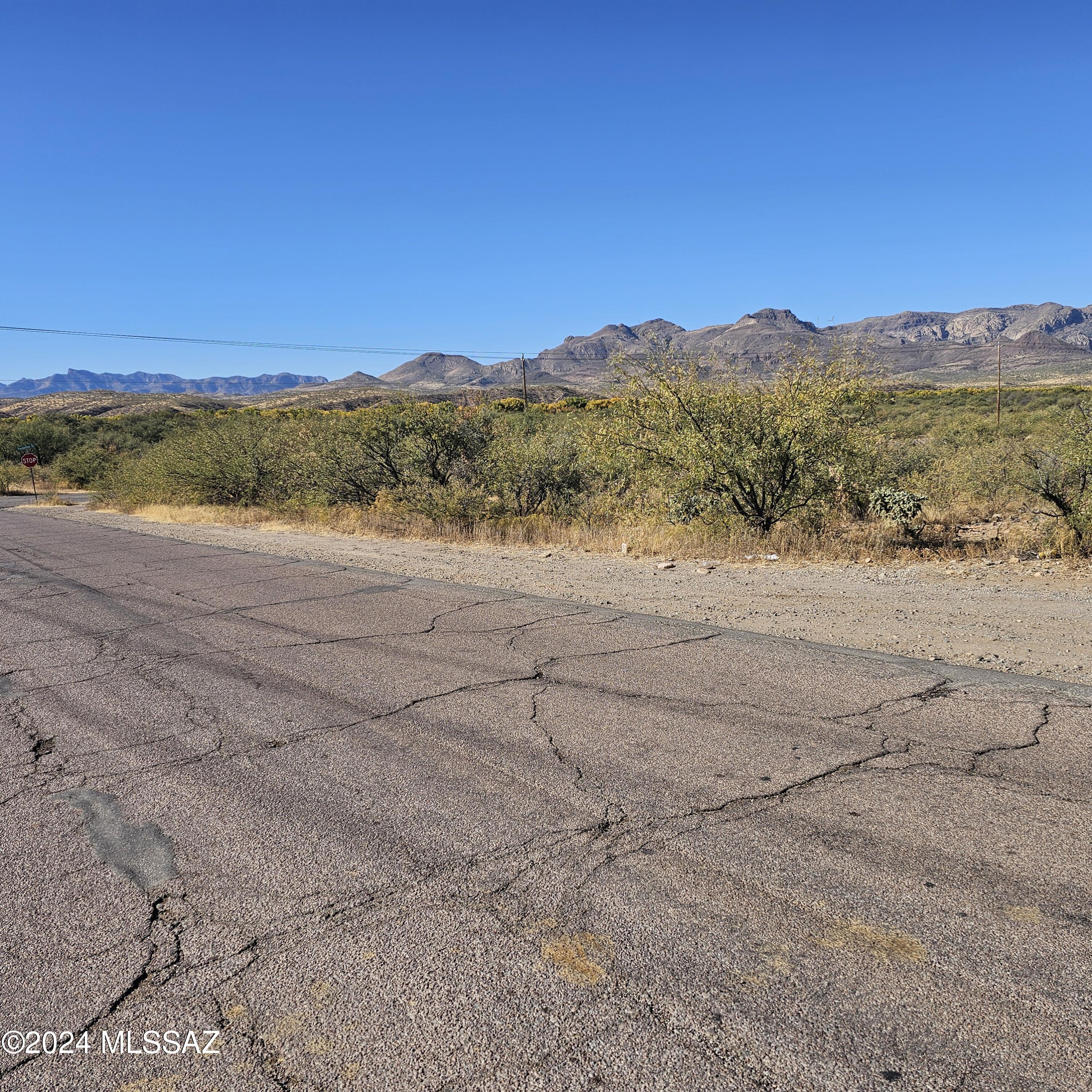 5.91 Acres Commercial B-1 Zoning awaits for you ! Prime area location for a business NE of Rio Rico.
Corner Lot on  N. Pendleton and Avenida Pastor  .