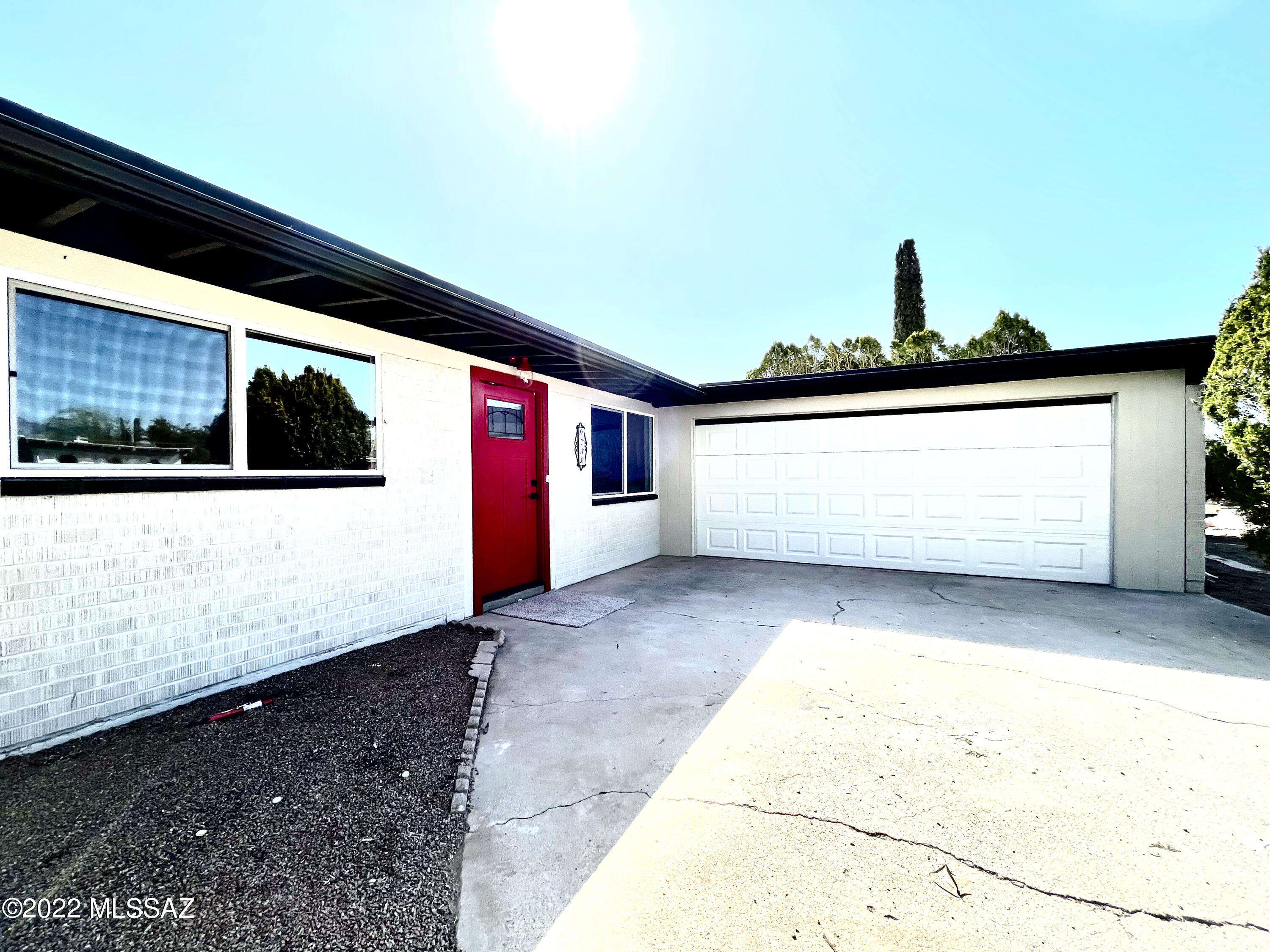 Beautiful Complete Remodel in highly desirable East Tucson neighborhood.. 5 bedrooms and 2 baths this home features all new everything! 
Sleek black granite countertops with white shaker cabinets, stainless steel appliances.. Modern remodeled bathrooms.. come take a look today!