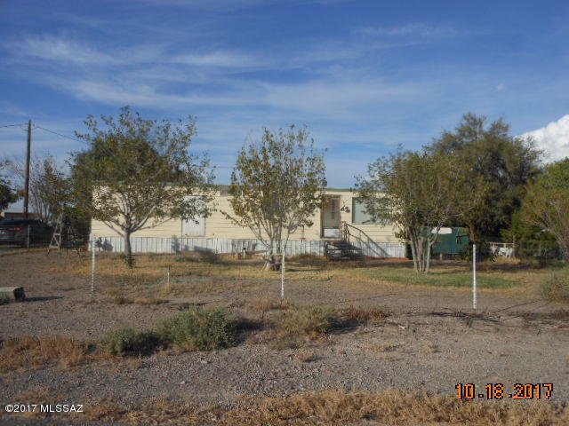 1 BEDROOM 1 BATH MOBIL HOME ON 4 LOTS PRICED TO SELL