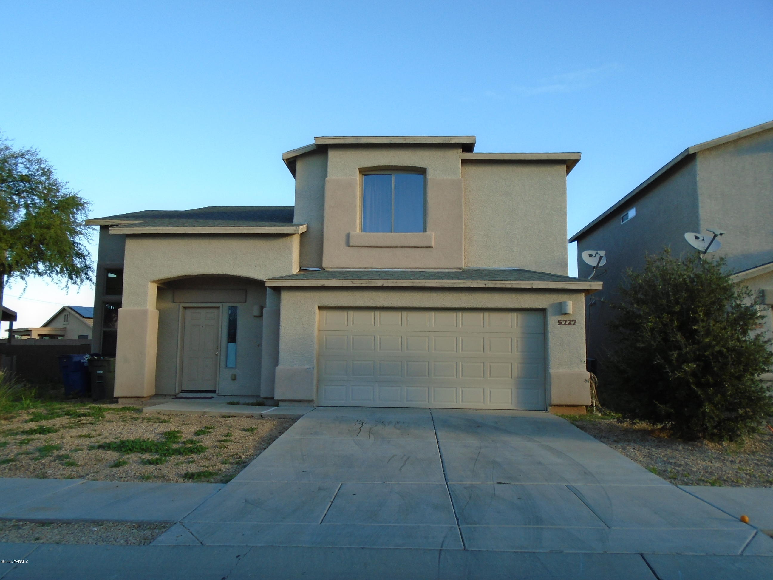 Fantastic 3BR loft, 2 1/2BA, newer construction- built in 2006, upgraded flooring, double sinks in master bath, built in microwave.