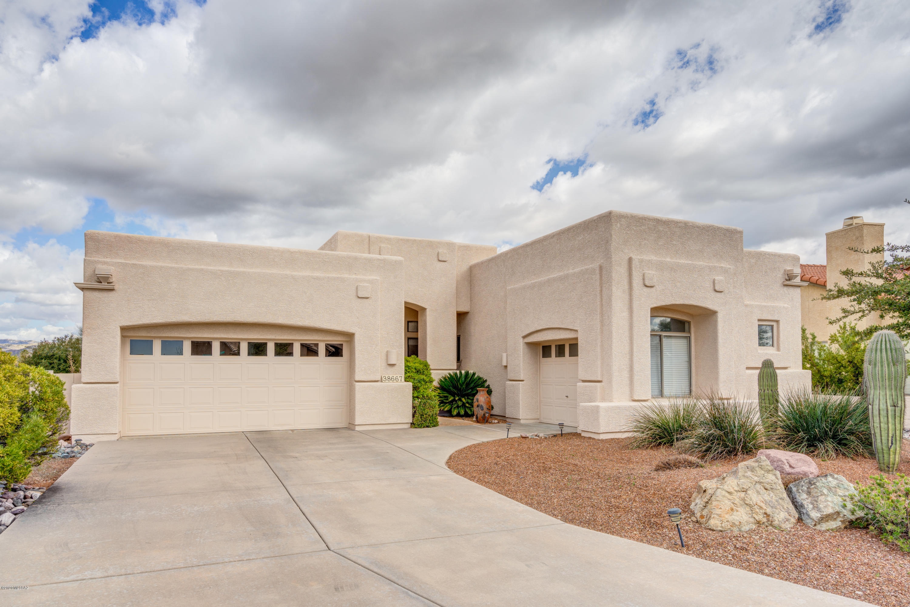 Popular Dakota Model with panoramic Catalina Mtn. Views. 3 bedroom 2 Full Bath. Office/Den. Spacious bright kitchen features white cabinetry, plenty of counter space, and is open to breakfast nook and family room. Master suite with double vanities, large soaking tub, separate shower, and walk in closets. Split bedroom plan features two guest rooms and private bath. Den/Office or dinning room opens to large living room. Well done Arizona room with great views. Two car garage and separate golf cart garage. 2'' by 6'' construction for energy efficiency. Active adult senor activities 63 holes of golf 6 swimming pools, 5 restaurants, 3 great fitness centers, and hundreds of clubs for you to join. Buyer to pay $2484.00 Capital improvement fees.