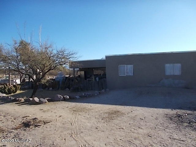 4 bed and 2 bath on 10 acres off of paved road.  Private well with nice views of the Mountains.  Formal dining and eat in area with large galley kitchen.  Large master bedroom with walkin closet.  Separate laundry room.  Have the freedom to utilize your property in the way you want in this rural location.  Lots of square footage and extra acreage for this great value.  Check it out.