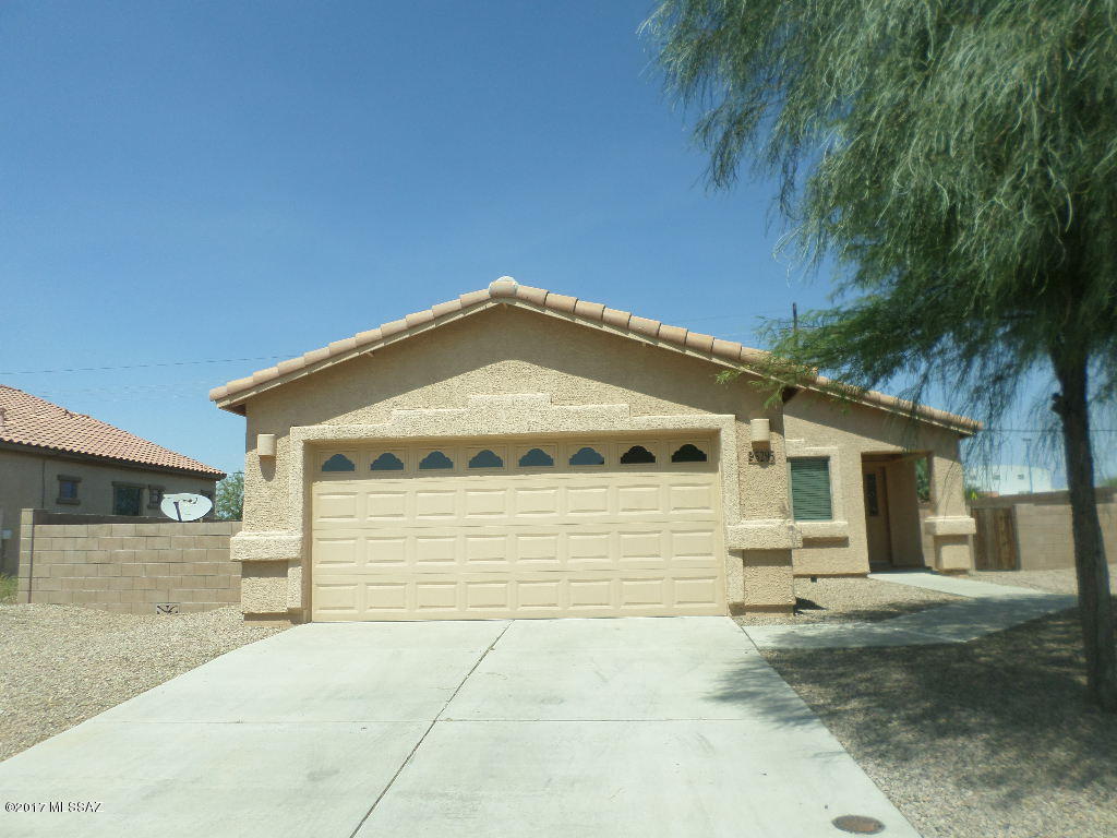 Range Pricing. Seller will accept or counter offers between $174,900 - $179,900. Beautifully updated. Fresh two-tone  interior paint, new wood laminate flooring and tile.  Granite counter tops, eat in area and plenty of counter space in kitchen.  Large master suite with dual sinks, new faucets, and huge walk-in closet. Covered patio.  Finished garage with epoxy paint. Seller will look at all offers!