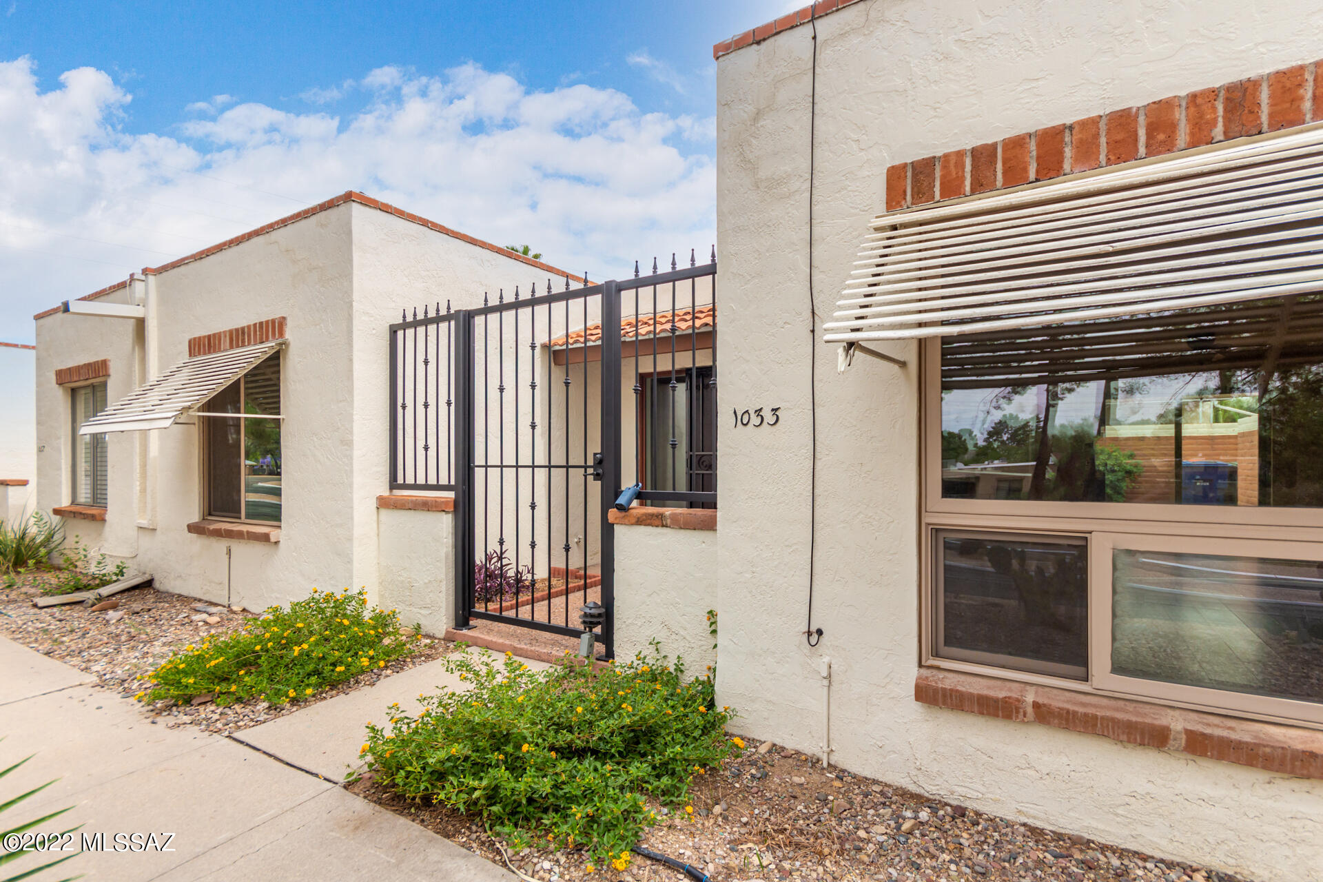 Wow! Fantastic opportunity to own this 2-bed, 2-bath unit in Las Solanas! You'll love the welcoming interior with open floor plan, newer windows, remodeled kitchen and baths, high ceilings, and sliding door access to the private walled back courtyard. Enjoy cool drinks in the relaxing backyard with paver patio. Gain access to community perks such as the swimming pool & delightful common areas. This secluded location has easy access to walking paths, shopping, restaurants and bus routes This value won't disappoint! Come and take a look!

HOA covers Pool, roads, landscaping outside the unit, termite service and insurance on structure.