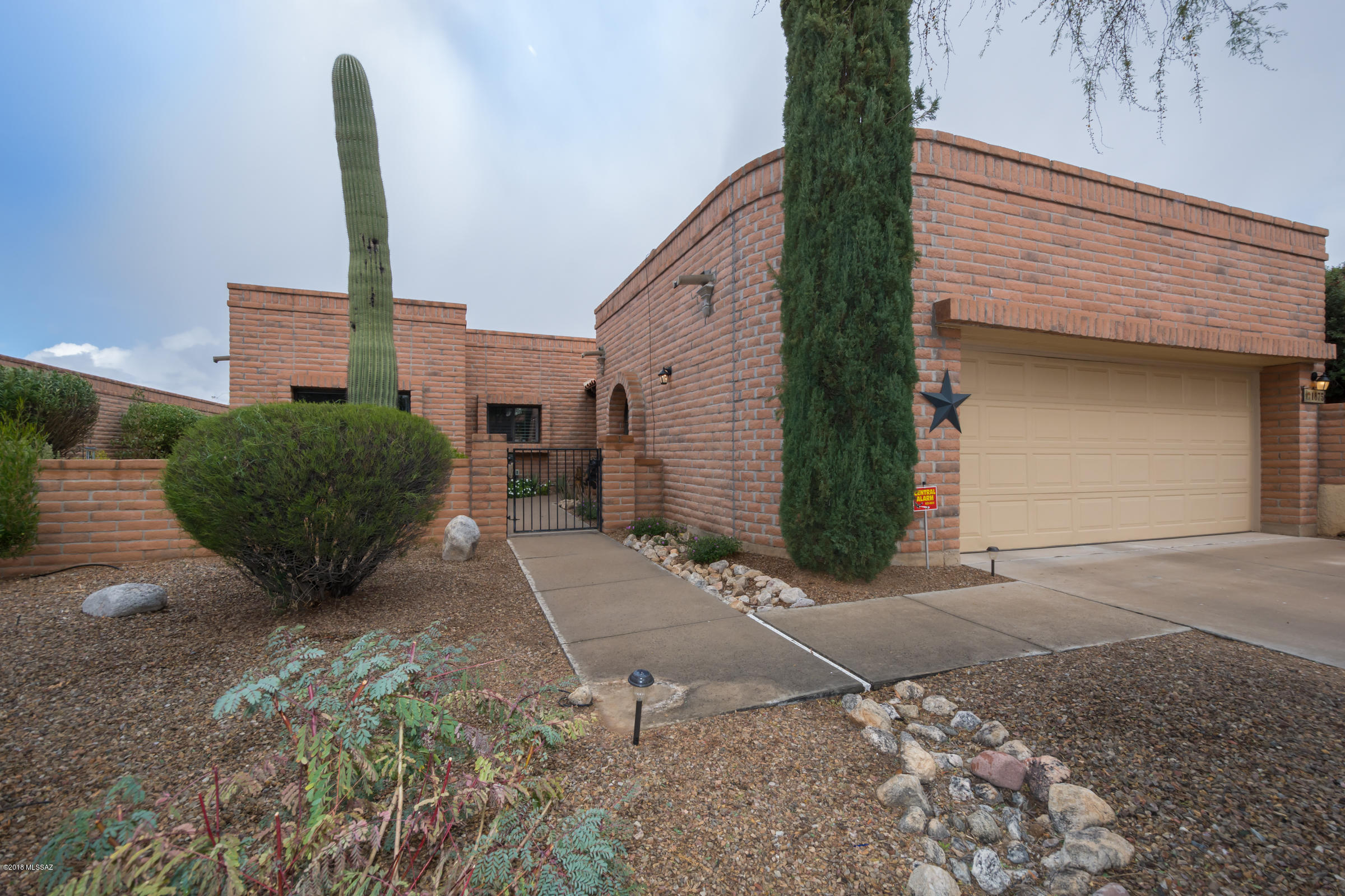 Gorgeous Freestanding townhome located in the very popular Fairfield La 
Cholla Hills is an Active Adult Community. Updated features throughout entire home including recently tiled flooring in Great Room near beehive fireplace, Master bedroom & brand new fully enclosed screen patio. White plantation shutters on every window & sliding glass doors. Upgraded kithen w/granite countertops,faucets, decorative custom tiled backsplash, stainless steel appliances, pullout drawers in pantry cabinet. Master bath  has dual sinks, granite countertops, upgraded lighting, faucets, mirror, walk in shower with glass doors. Upgraded half bathroom with granite countertops, dual shower/tub combo, newer faucets & mirror,located next to second bedroom. Home has 4 Velux Energy efficient skylights plus energy efficient Solar Panels. The neighborhood offers 2 heated swimming pools, spas, tennis courts, ect near main recreation room that holds many community activities! Very short distance to shopping, restaurants, hospital, biking/walking paths, golf courses and much more! This is definitely the place to call your home!
