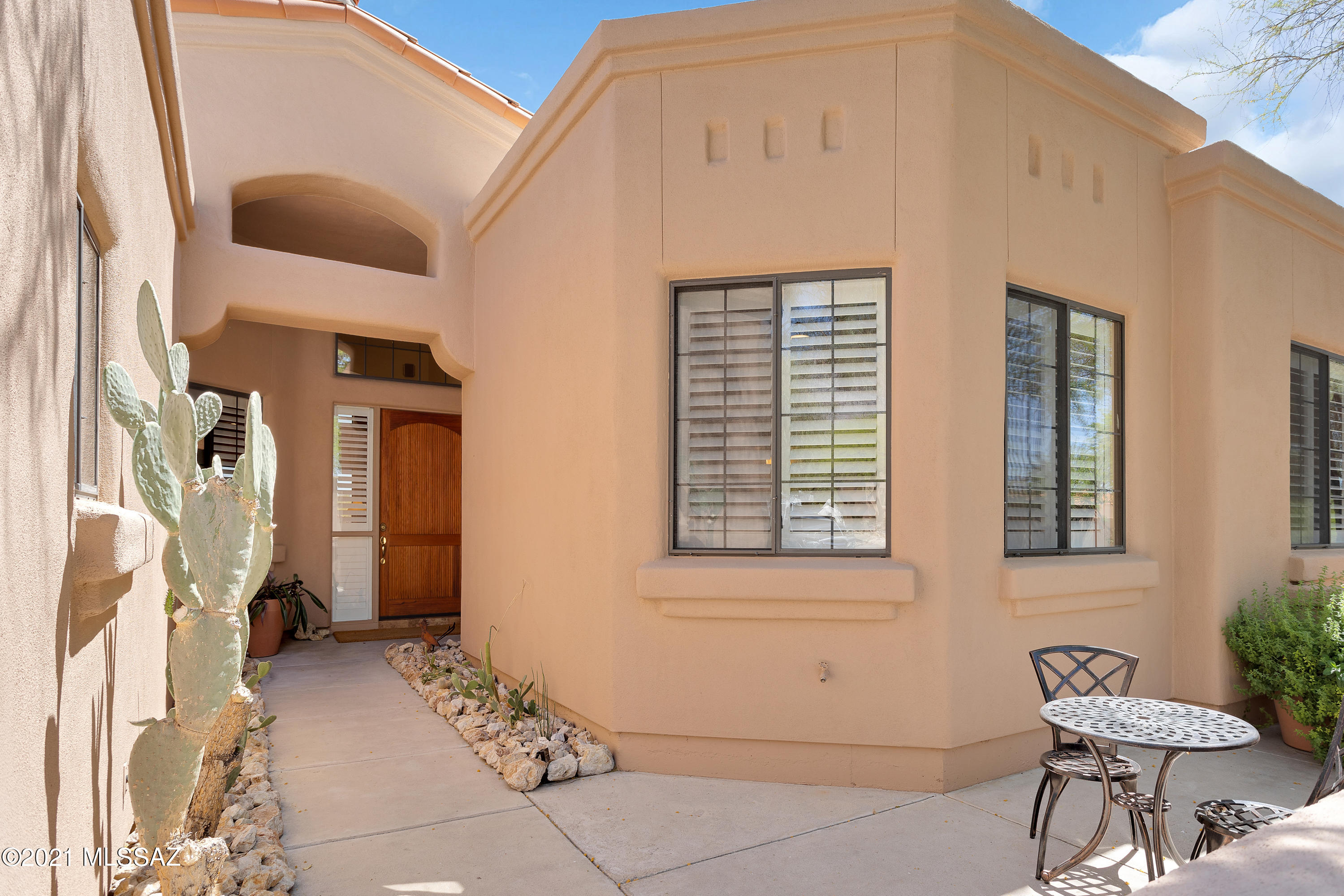 Spectacular La Paloma four bedroom, one story home with mountain and golf course views. Thoughtfully updated with wonderful tile throughout. Open kitchen to family room, with raised panel, dove tailed cabinetry, beautiful granite counter tops and stainless steel appliances. High ceilings with fabulous exposed beams in the living room. Recently updated HVAC system. Rear yard with terrific pool/spa, desert, mountain and golf course views. Per HOA guidelines, no parking is allowed in the driveway, or street over night.