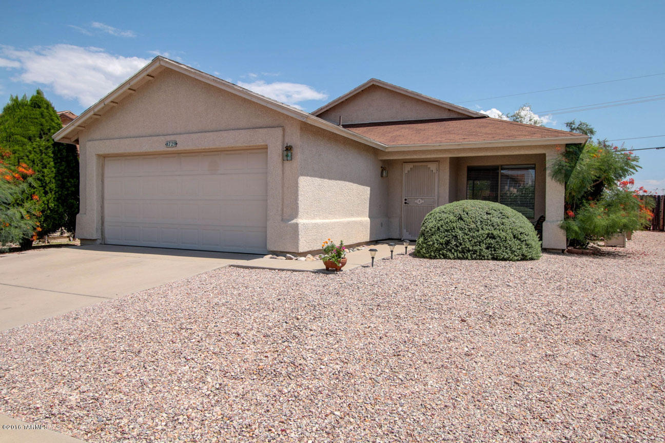 Great listing located in Desert Sky subdivision in Rita Ranch. Very well maintained, 
3 bedroom, 2 bath, open spacious floor plan, kitchen opens up to Great Area, 12 inch tile throughout, vaulted ceilings, covered patio, huge back yard, great for entertaining with amazing Rincon Mountain views. No need for preview. Don’t miss this opportunity to live in the Vail School District! Pride of ownership!