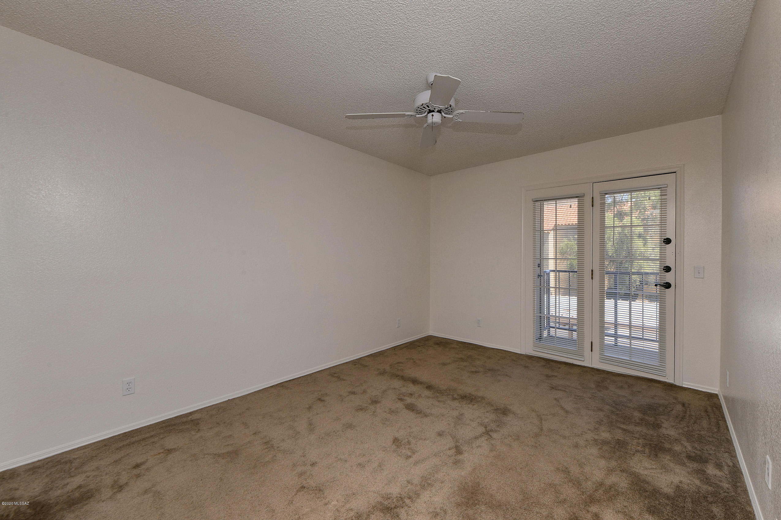 Twelve Hundred River Rd Condos - Residential