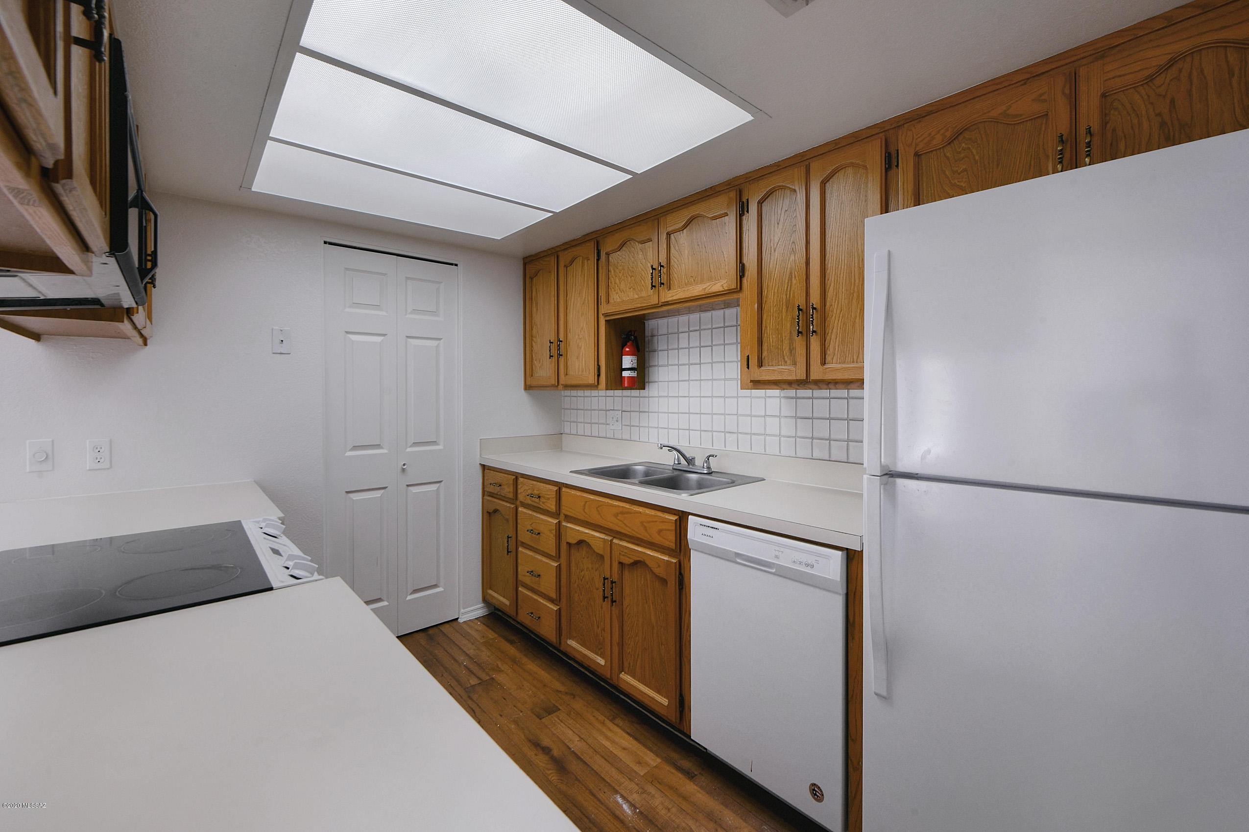 Twelve Hundred River Rd Condos - Residential