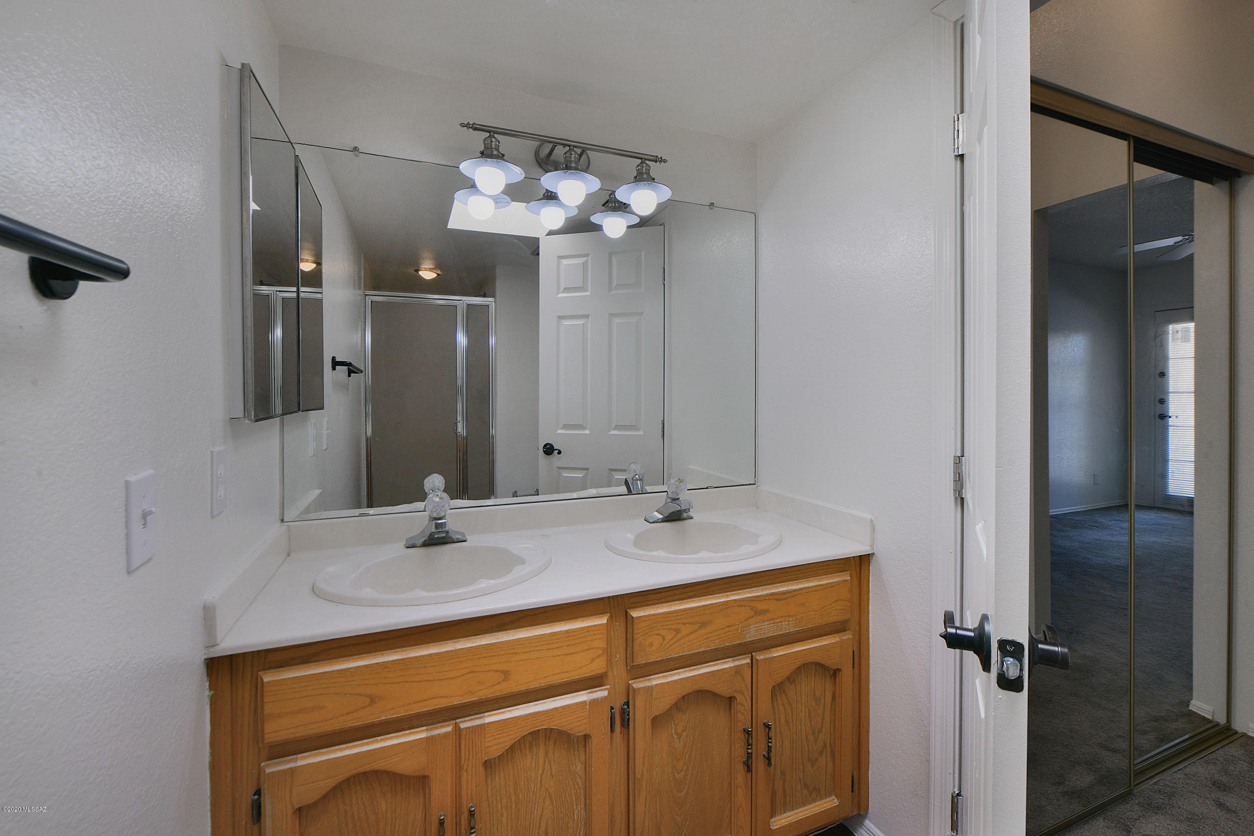 Twelve Hundred River Rd Condos - Residential