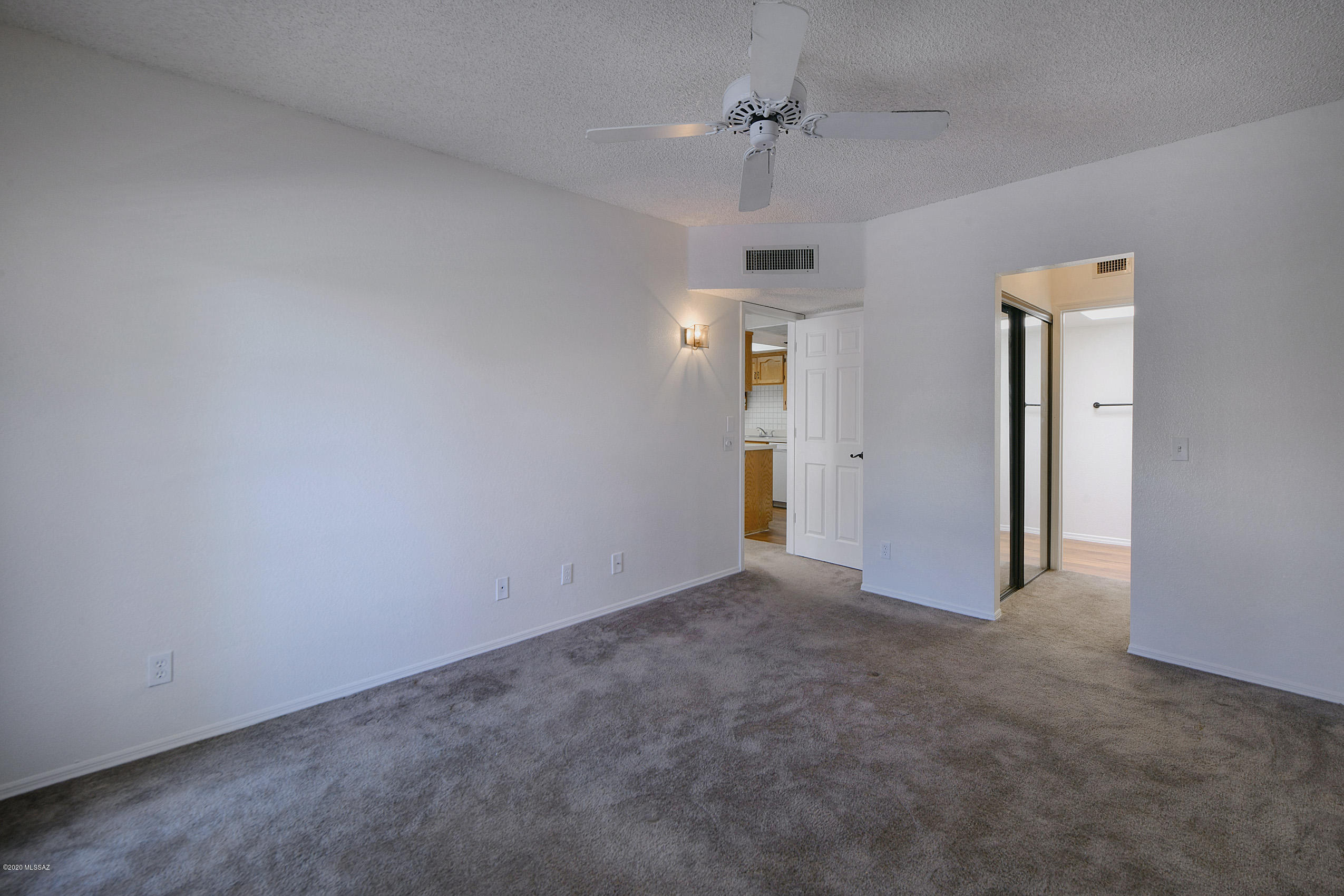 Twelve Hundred River Rd Condos - Residential