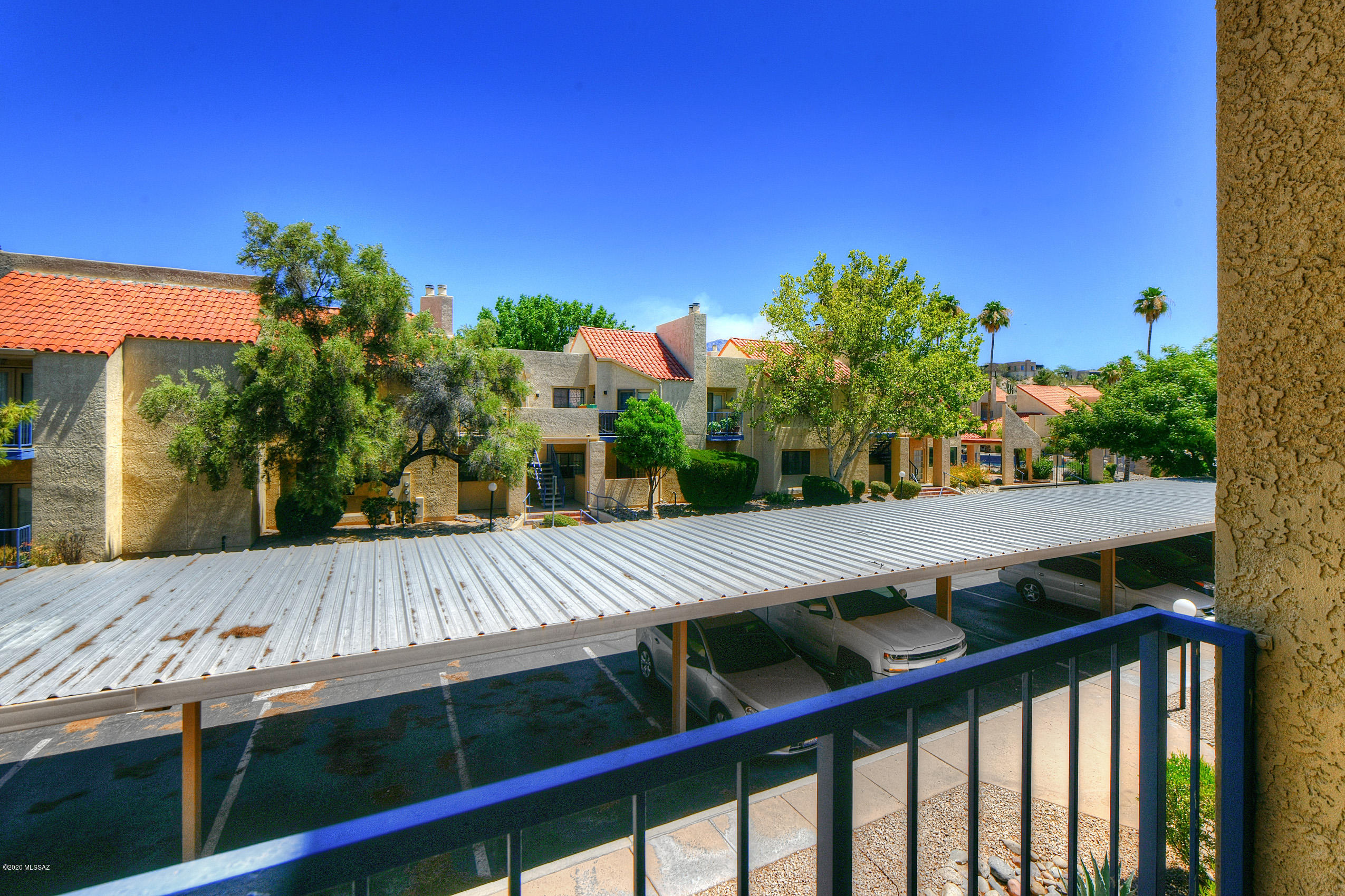 Twelve Hundred River Rd Condos - Residential