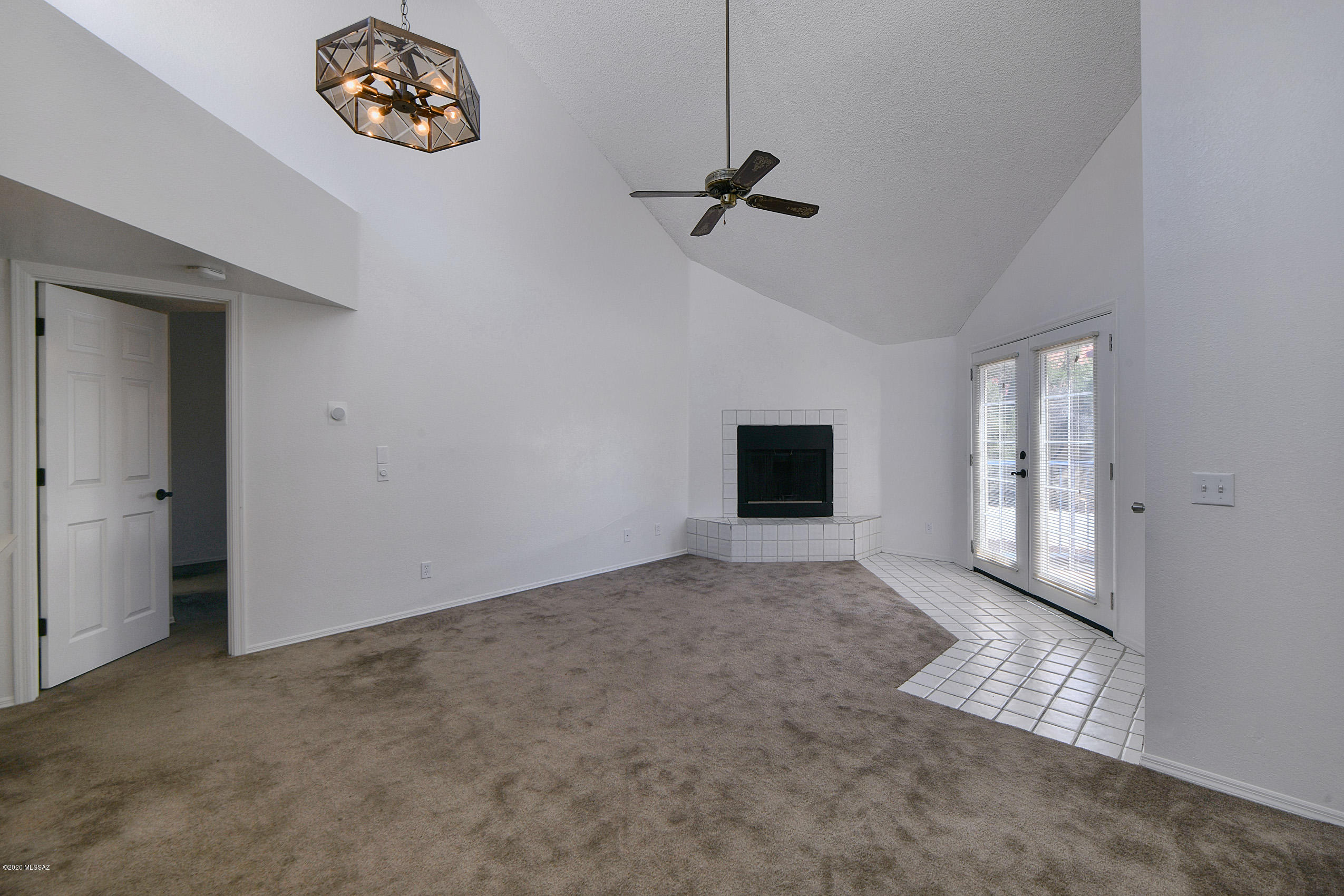 Twelve Hundred River Rd Condos - Residential