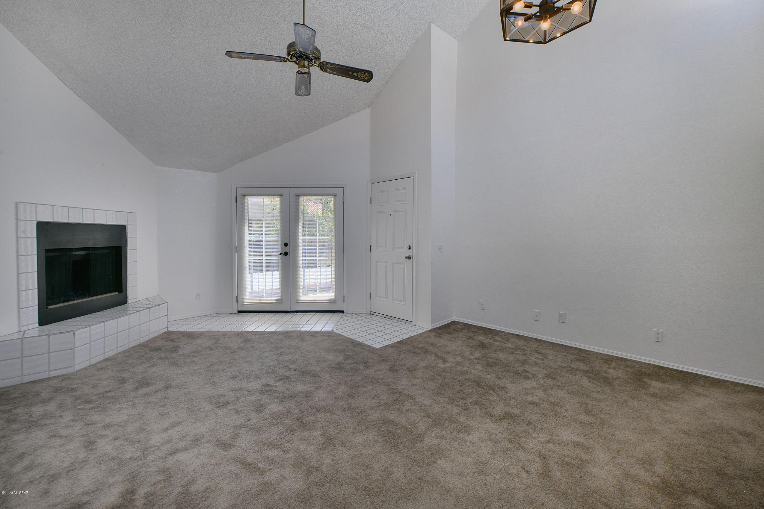Twelve Hundred River Rd Condos - Residential