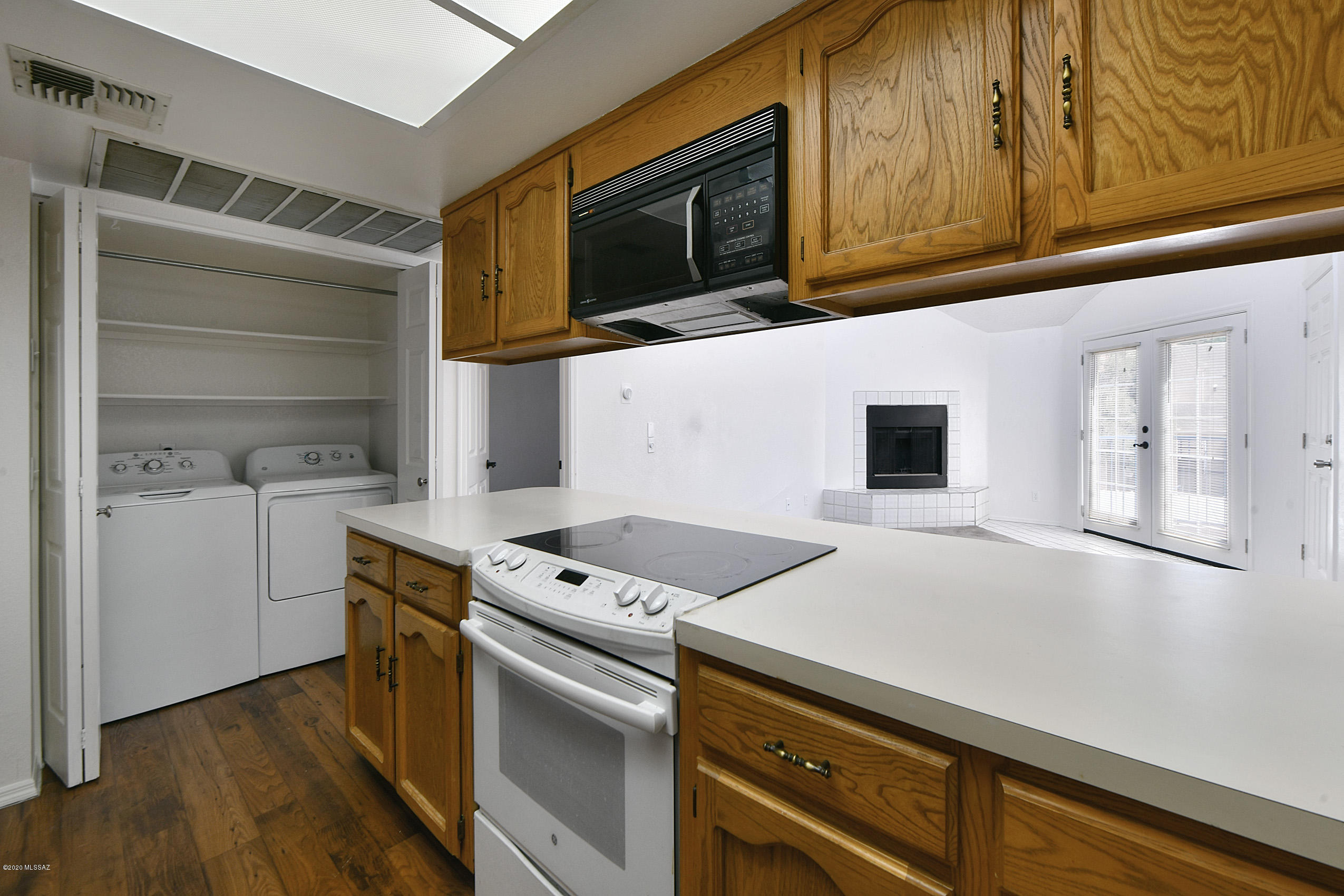 Twelve Hundred River Rd Condos - Residential