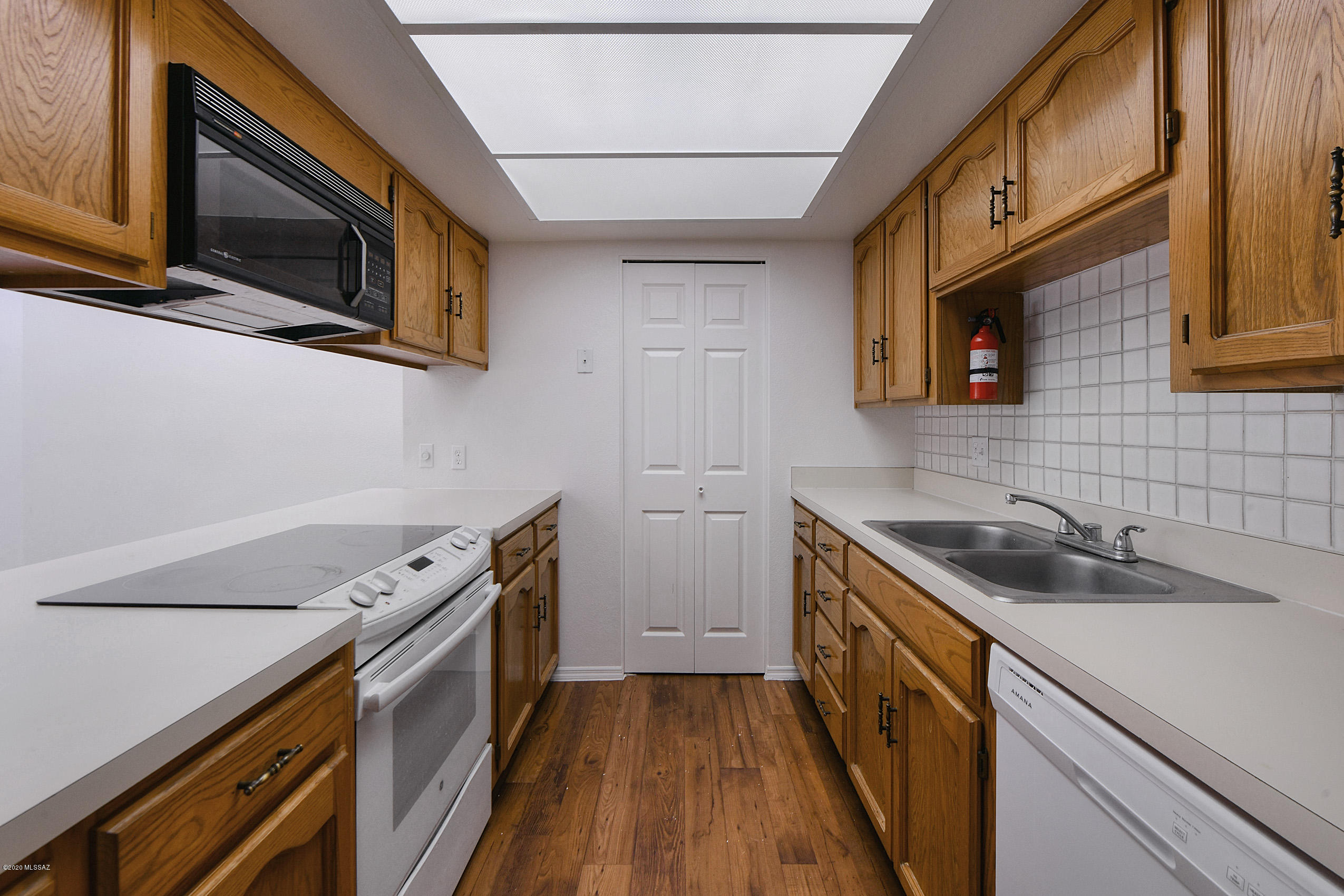 Twelve Hundred River Rd Condos - Residential