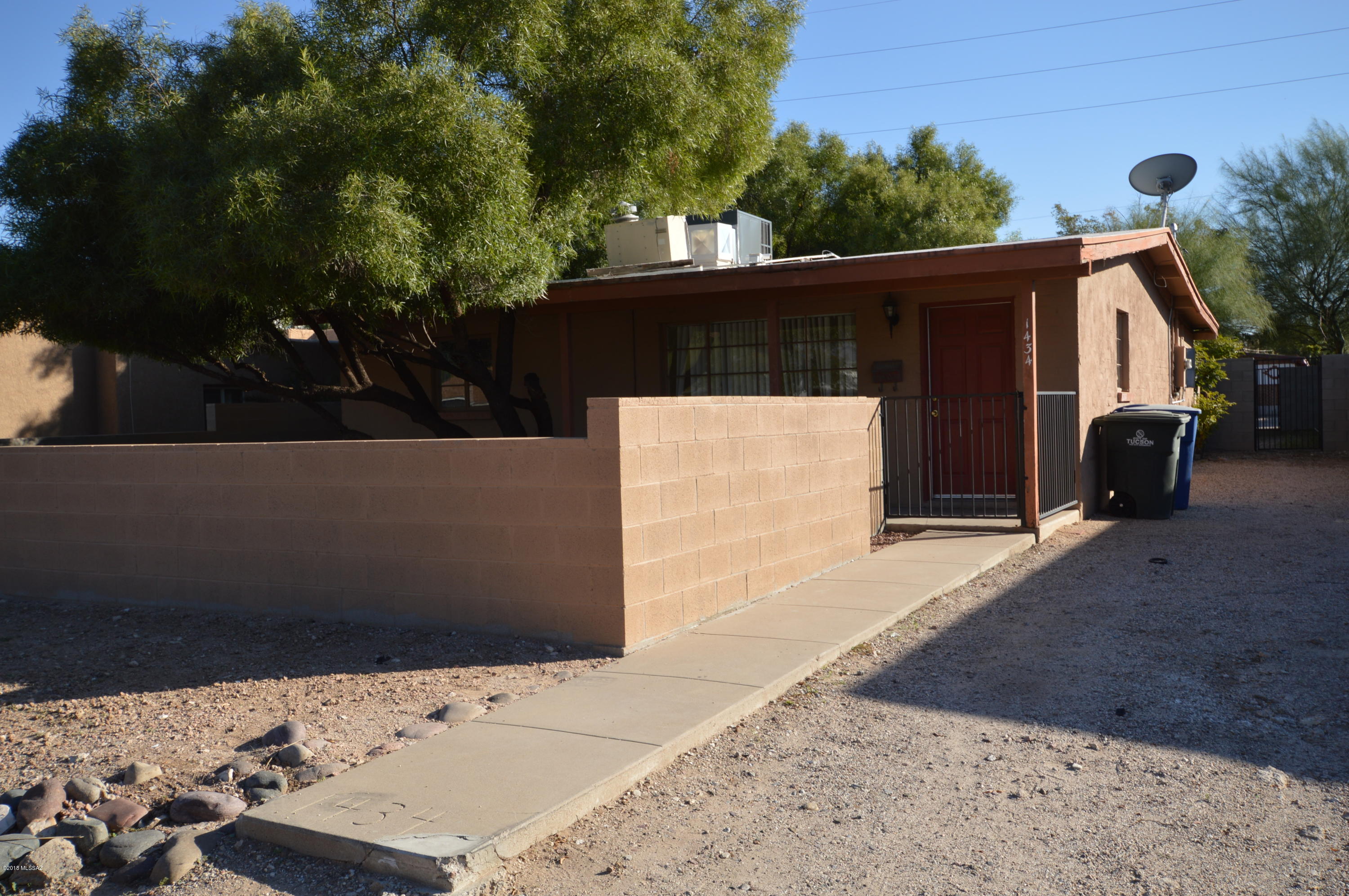 Just blocks from UMC, an easy walk! Just off the Mountain Cat Tran line. 2 bedroom with a den, which can be used as a 3rd bedroom! Ideal for those that need easy access to UMC. Private walled yard. Tiled living areas, open and spacious.  Galley style kitchen with gas range! Comfortably Air Conditioned for maximum comfort! Hurry, this one WONT LAST LONG! CALL TODAY!