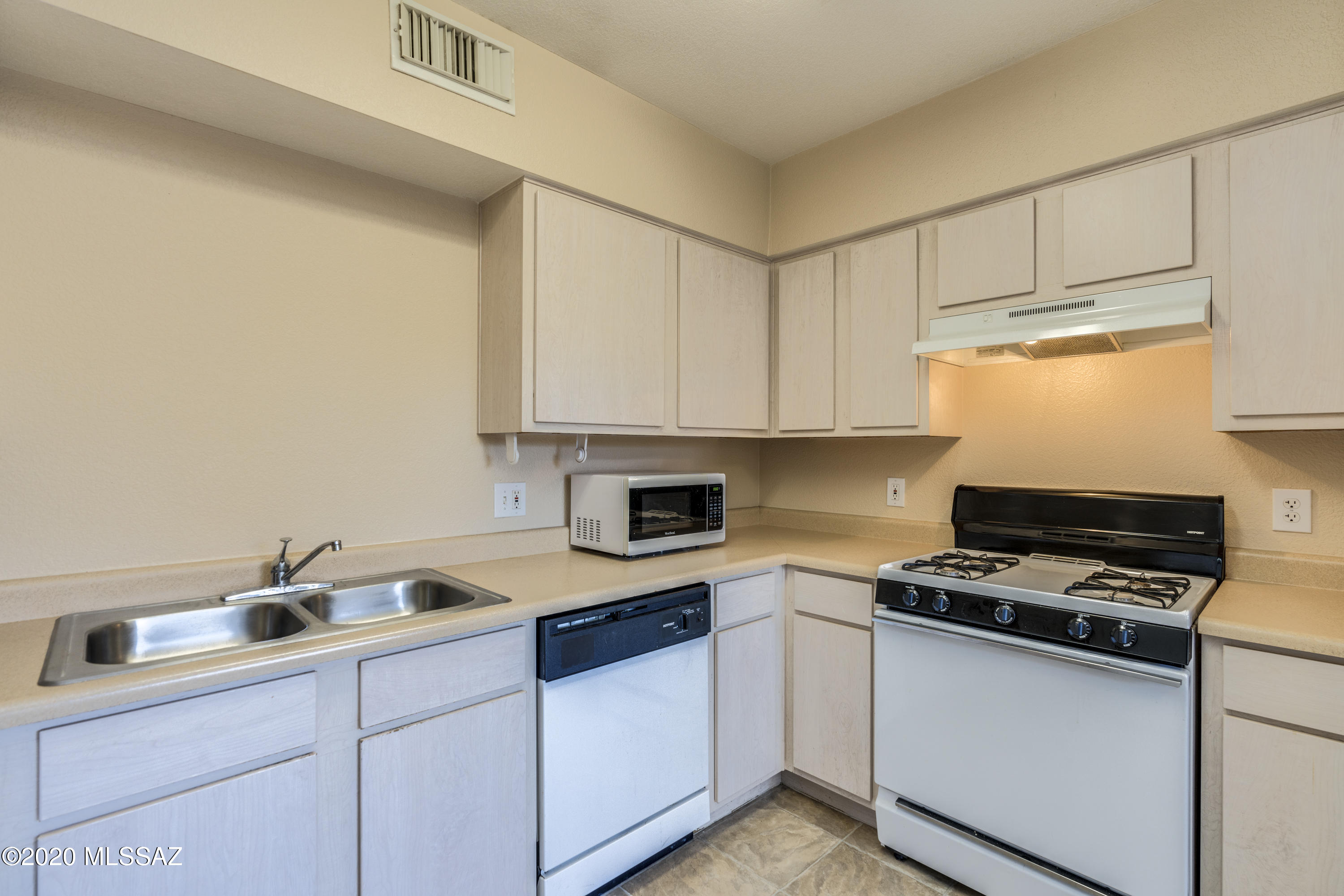 Valley Lane Townhomes (135-169) - Residential