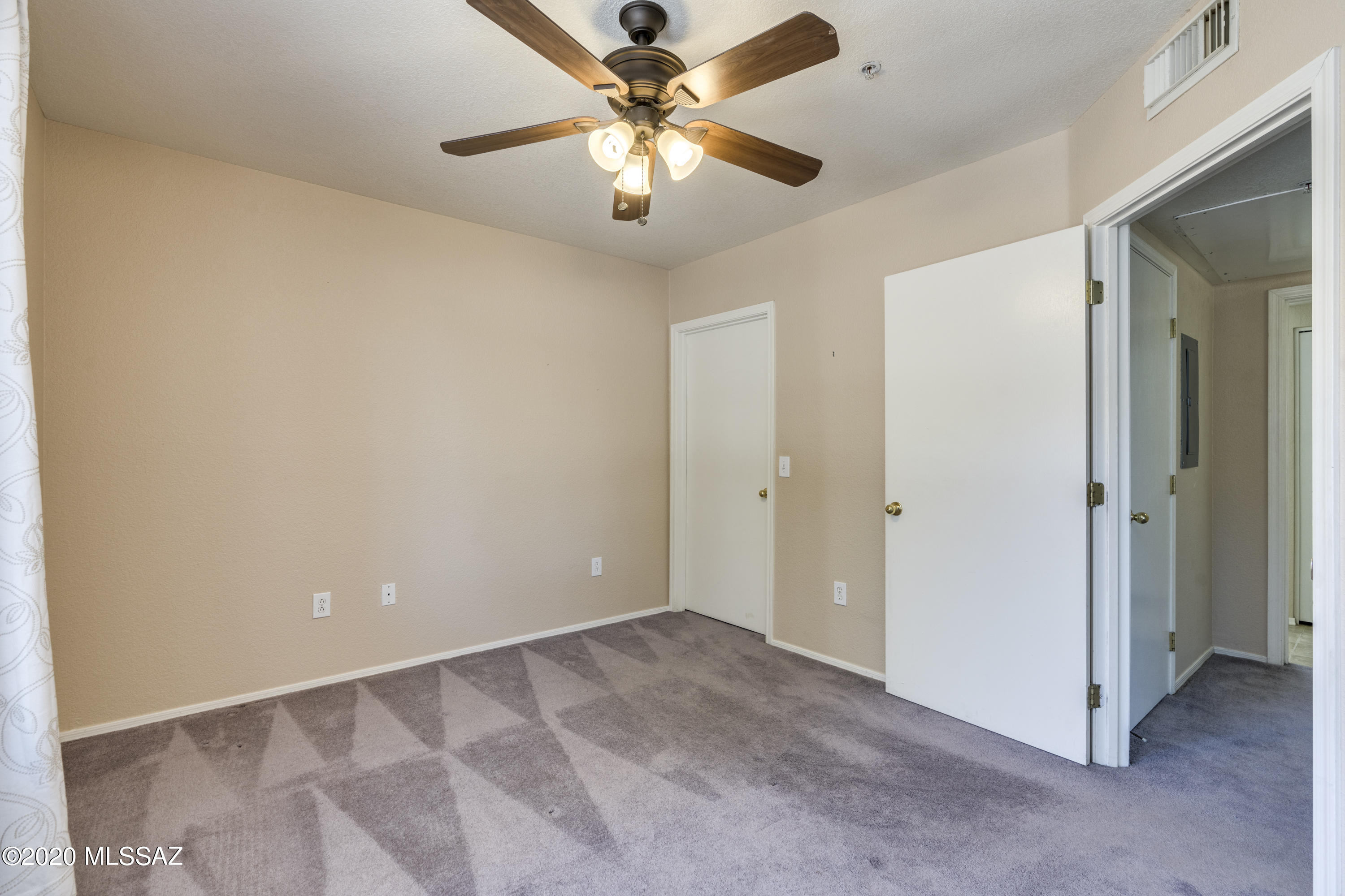 Valley Lane Townhomes (135-169) - Residential