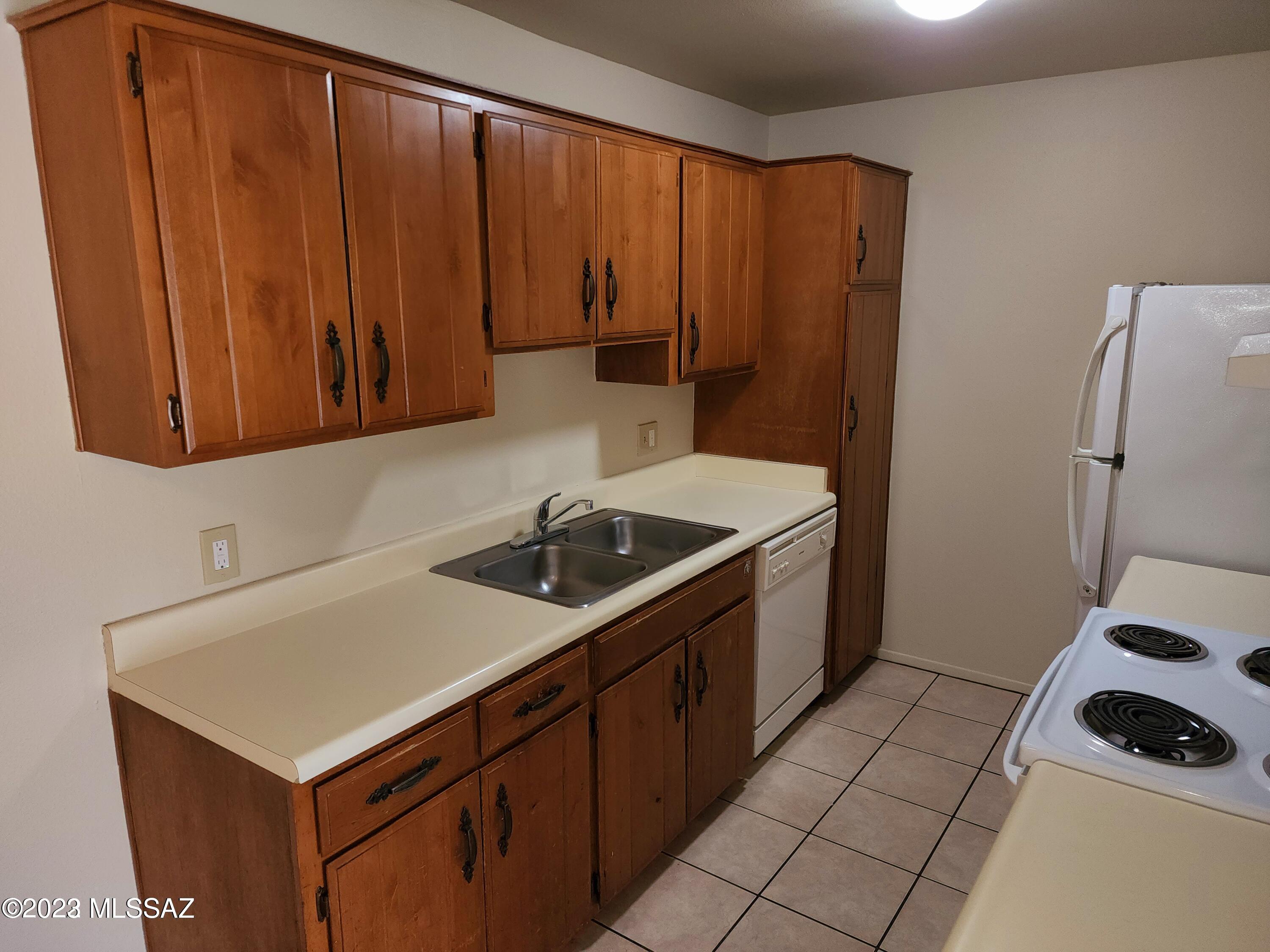 Golf Links East Condos (1-48) - Residential
