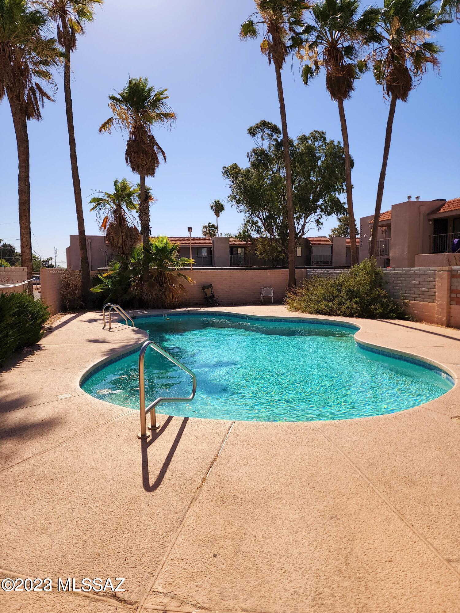 Golf Links East Condos (1-48) - Residential