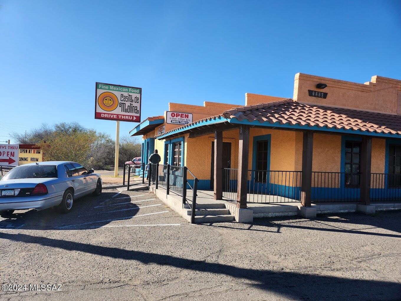 Beautifully maintained restaurant in highly desirable locatioin. Turn key opportunity! One of the busiest thoroughfares in the county. 
Fully equiped kitchen, bar. Beautiful patio.
Leased equipment : Ice machine, dishwashing machine.  POS machine does not convey.