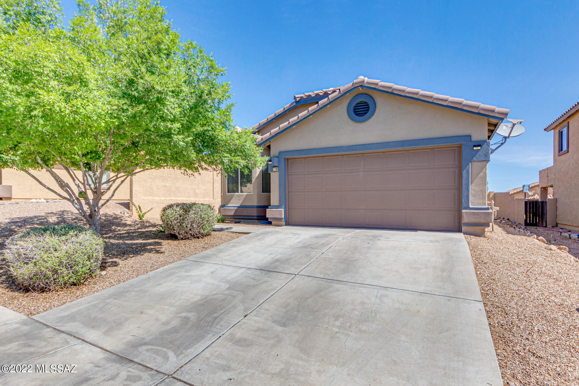 Beautiful Move-In Ready home in North Rancho Sahuarita! Come and check out this 3 bedroom 2 bathroom home and fall in love. Backyard perfect for entertaining and enjoy all of the amenities that Rancho Sahuarita provides!