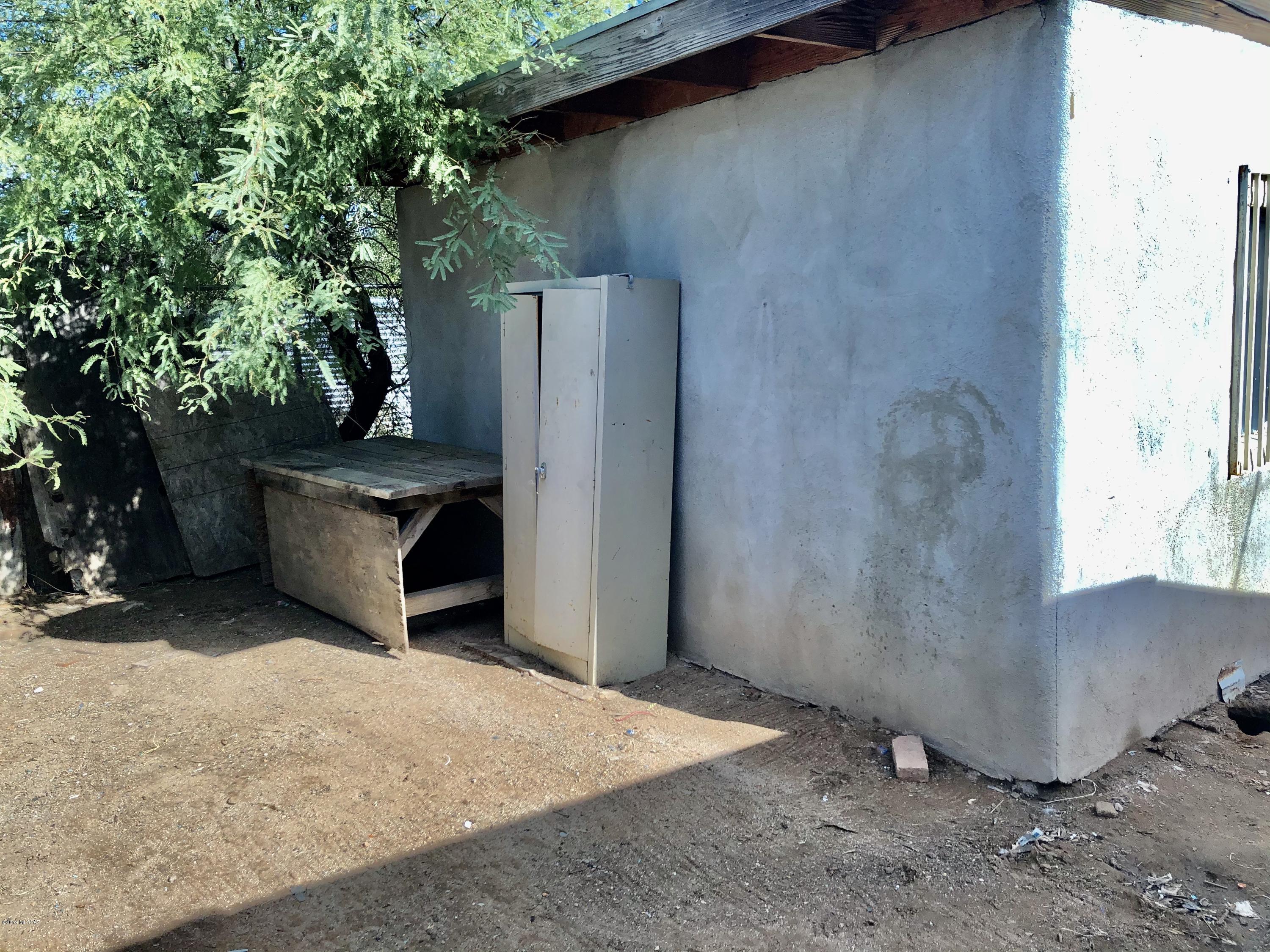 FANTASTIC INVESTMENT PROPERTY with HUGE value add opportunity!!! Acquisition Price plus estimated rehab can provide a solid ROI. Don't miss out on this opportunity to cash flow. NEEDS EXTENSIVE REHAB. OWNER/ AGENT