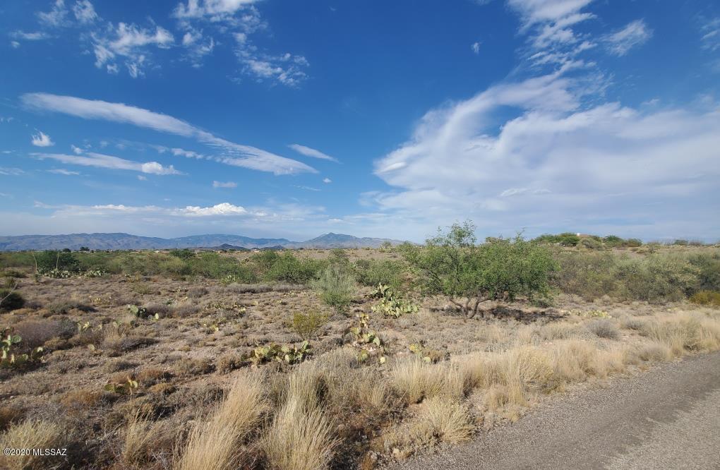 Great Custom Hill top Home Site offering 3.14 acres on paved county road!! Quiet and private surrounding area!! Will require septic.