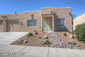 Welcome to this beautiful and bright 1 bedroom, 1 bath home that offers all kitchen appliances and washer/dryer. This gem has newer laminate flooring in the bathroom as well as newer carpet in the bedroom. This home is great for a season visitor or year around living. Nestled in The Springs and located very close to one of the many GVR centers as well as the Green Valley Hospital. 
Don't let this one slip by. 
Welcome home!