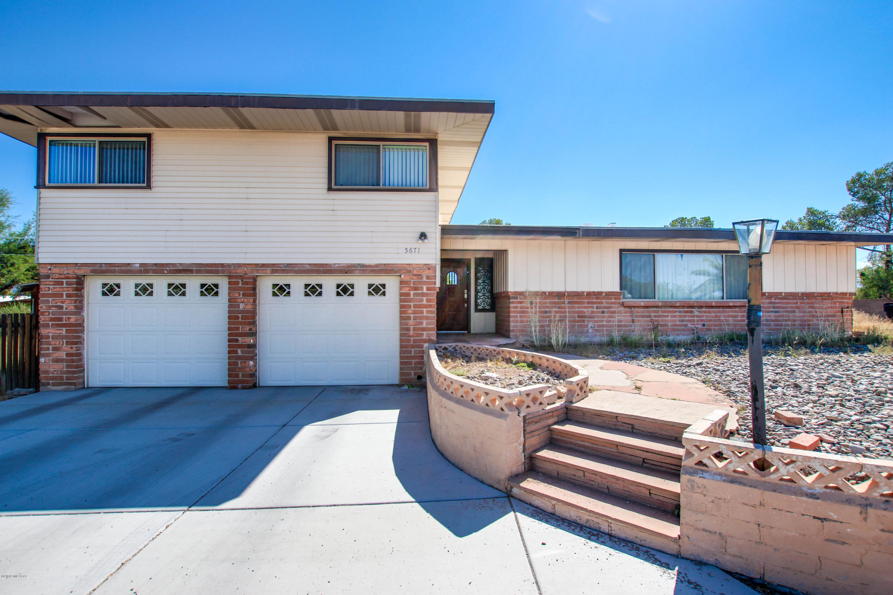 Charming tri-level home located in a quiet subdivision! When first built it was featured in the Parade of Homes. This 3bd/2bth has over 2300 SqFt and is located on one of the larger subdivision lots AND is on a cul-de-sac. Large open floor plan with a grand stone fireplace in the great room with smooth wood flooring that extends into the dining area. This kitchen has plenty of cabinet and counter space along with stainless steel appliances and a breakfast bar! At the top of the stairs is the master suite which lets in plenty of natural light and has dual sinks in the master bath and a walk-in closet. Large backyard with an in-ground swimming pool and separate storage shed. Easy access to local businesses, Tucson Medical Center, & nearby parks! Come see everything this home has to offer