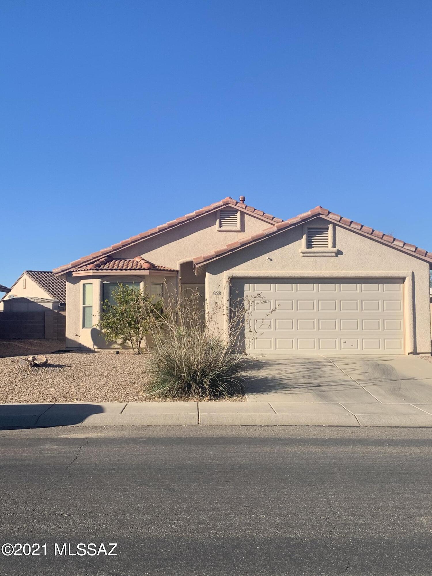 Very well maintained  3 bed 2 bath with large living area. Both front and back yards are landscaped, gorgeous back patio. Walking distance from the community park, minutes from amenities and Ft Huachuca.