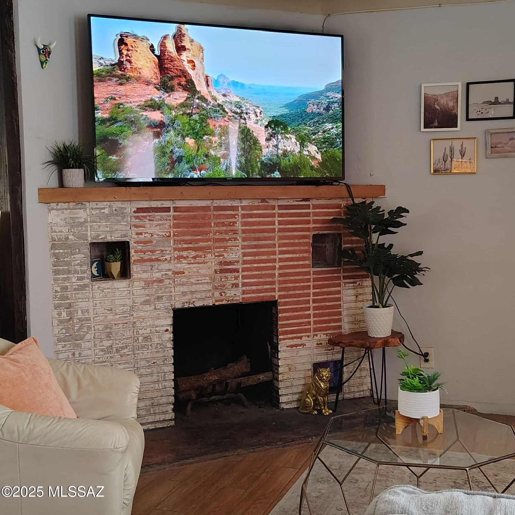 This centrally located charming 1950's mid-century Broadmoor home, is a tastefully done blend of vintage and eclectic vibes. Tranquility soothes the soul as you relax in this peaceful, quiet home. Whether you need a place to unwind after a stressful workday, or contemplate your next novel, this unique get away in the heart of Tucson is waiting for you.