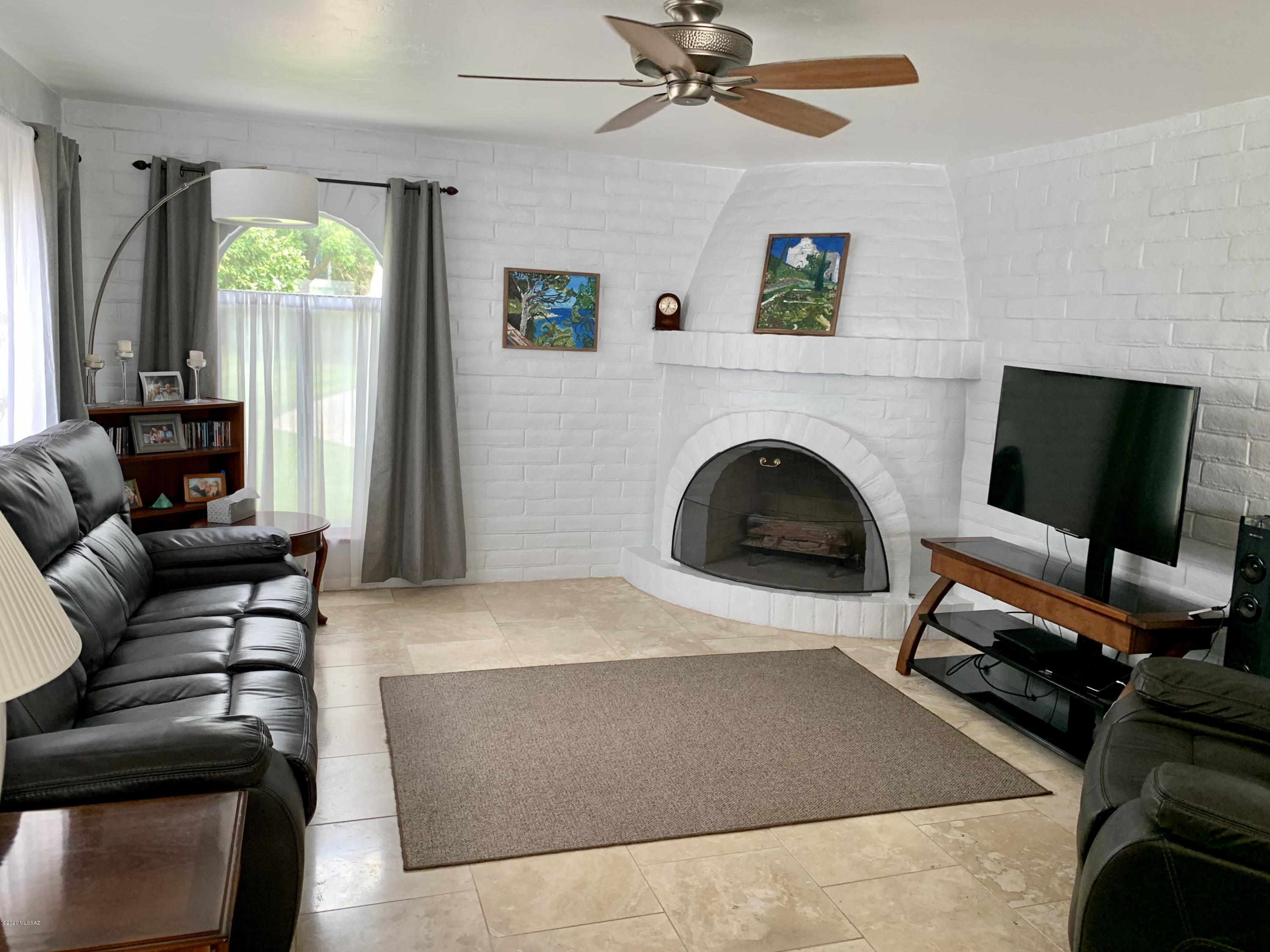 Las Lomitas (1) - Residential