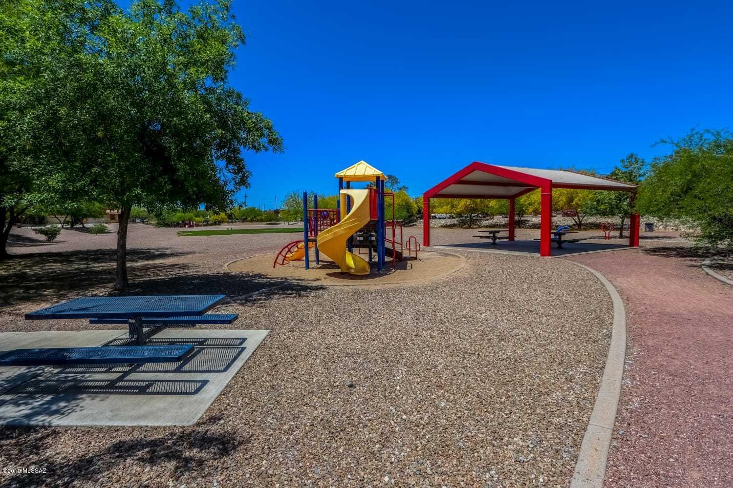 Paseo del Rio - Residential