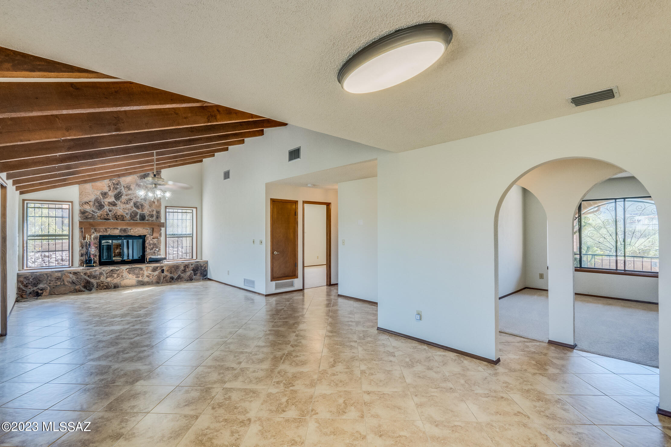 Vista De La Sierra De Dios - Residential