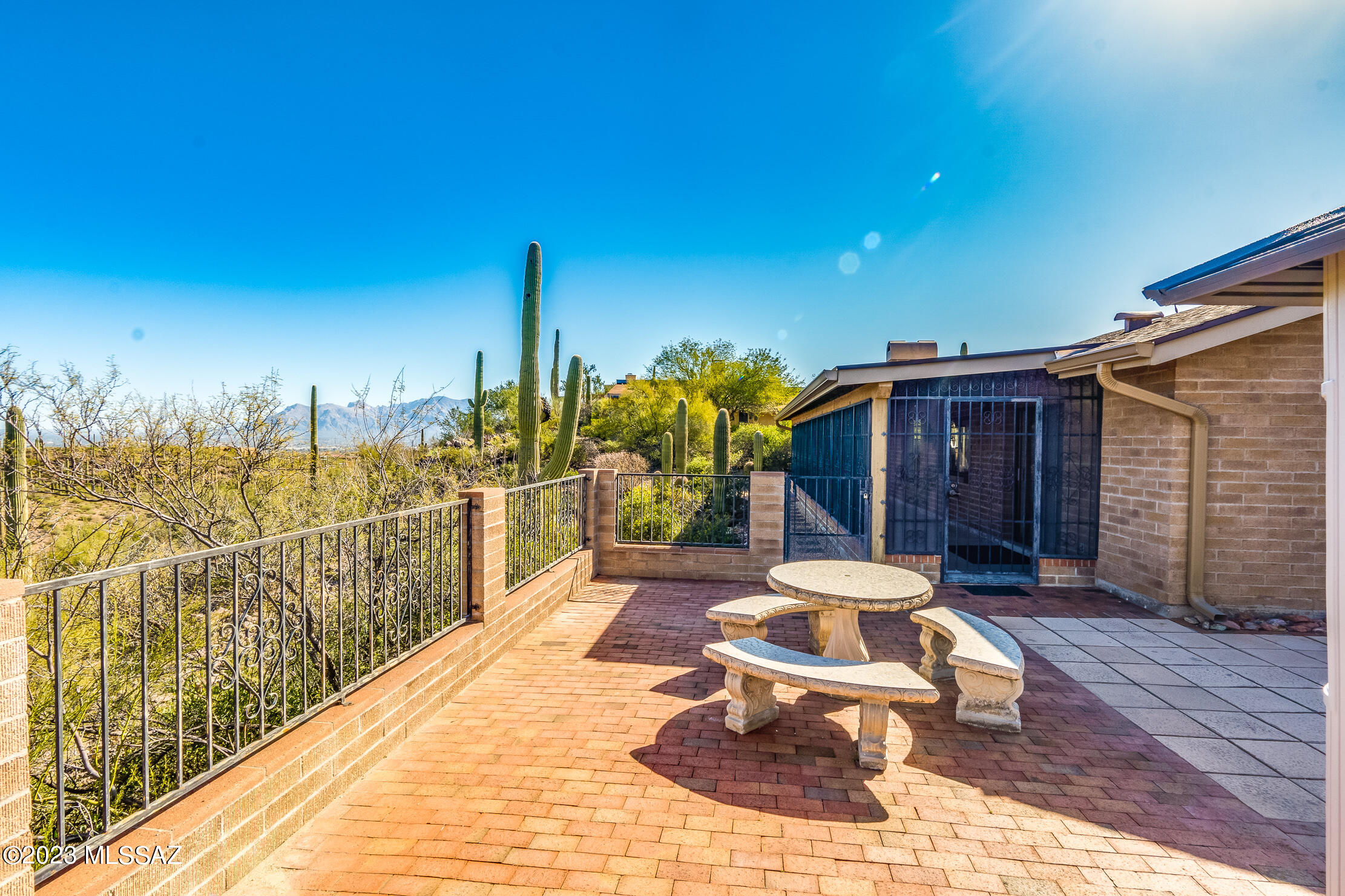 Vista De La Sierra De Dios - Residential