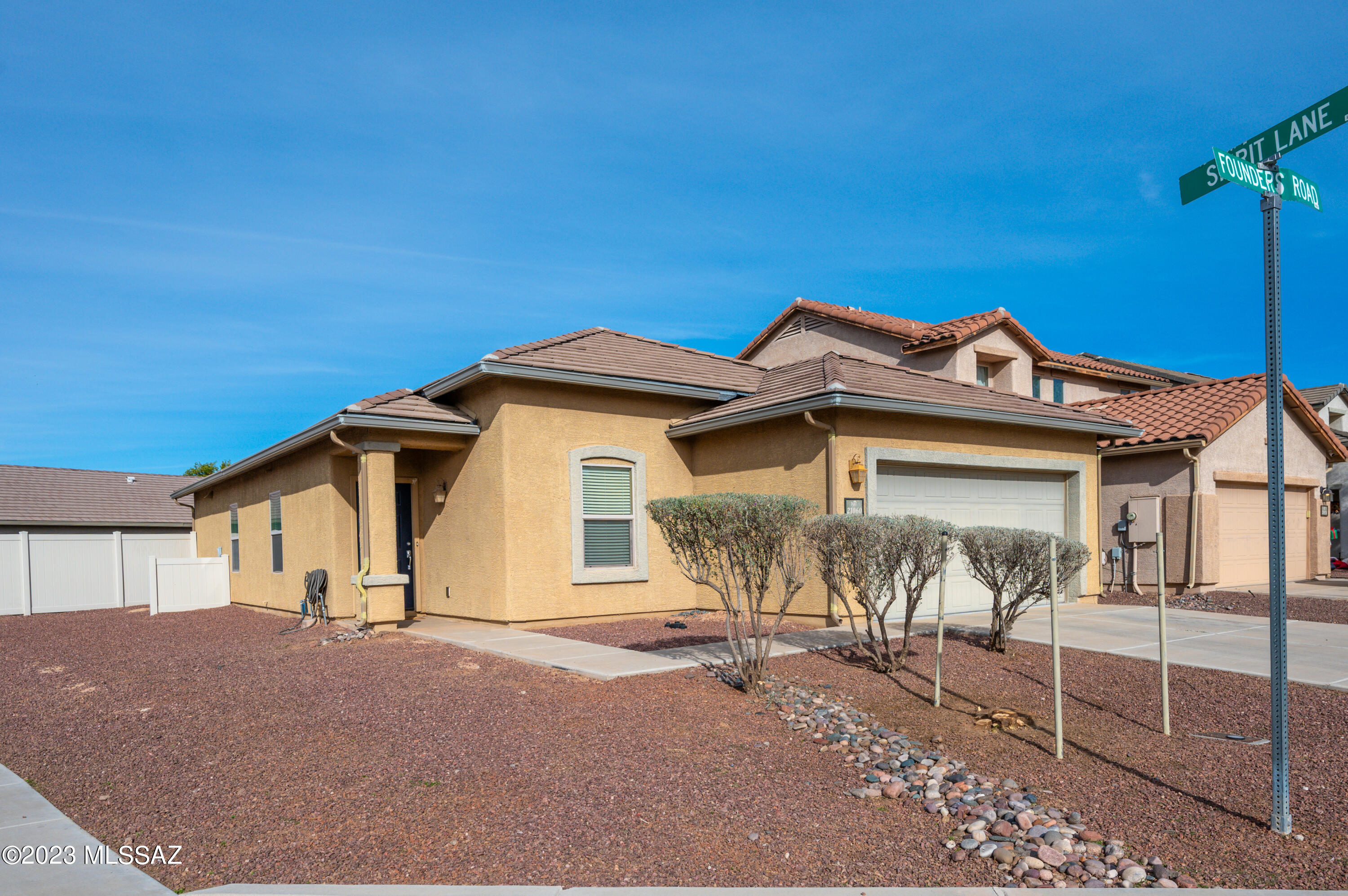 Welcome to your new home! 
Enjoy this beautiful and cozy 4 bedroom, 2 bath home.  Ceiling fans in bedrooms, stainless steel appliances, sealed flooring in garage with work bench. Sought after corner lot, with extra spacious backyard. 
This amazing community has 2 pools, splash- Park, water slides, Skate Park, basketball courts, baseball fields and picnic areas. Do not miss out on buying this move-in ready home!