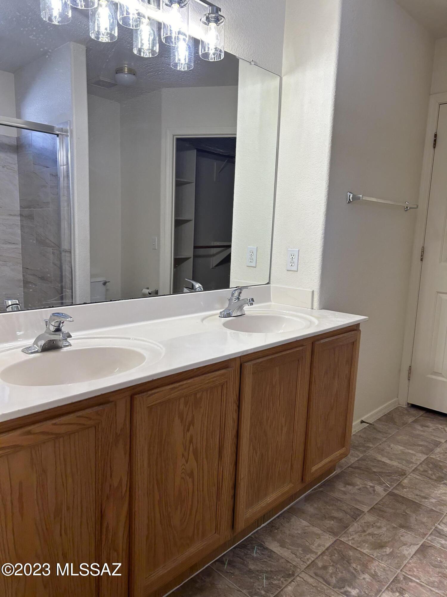 Bluffs (The) 2 - Residential Lease