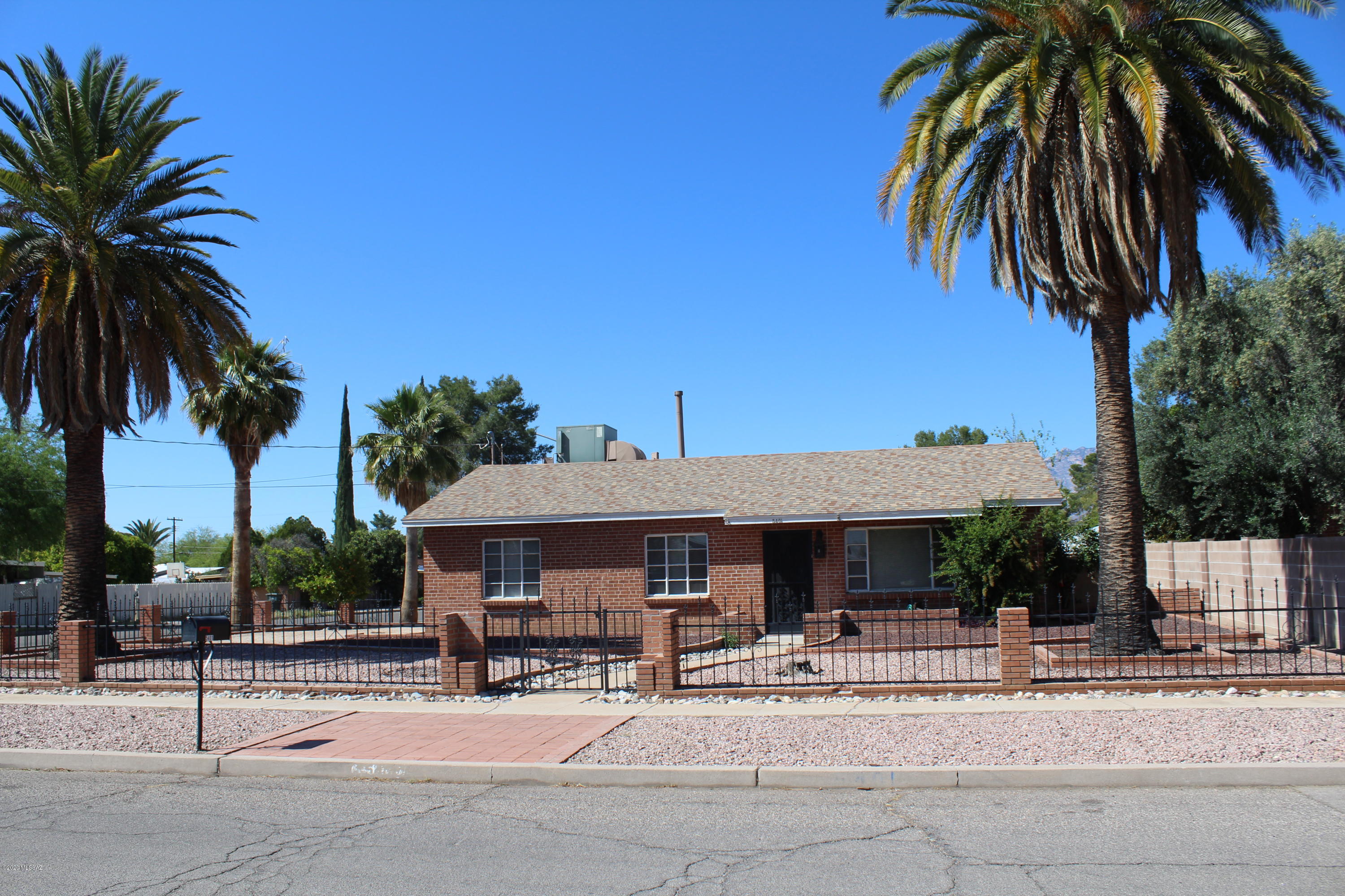 Beautiful Red Brick Home on Large Corner Lot in great central location near Speedway & Craycroft! 3 Bedrooms, updated kitchen, Central AC and Gas Heat. Large fenced corner lot with Double Carport and separate Garage - ideal for workshop or studio or storage. $300 deposit per pet subject to owner approval.