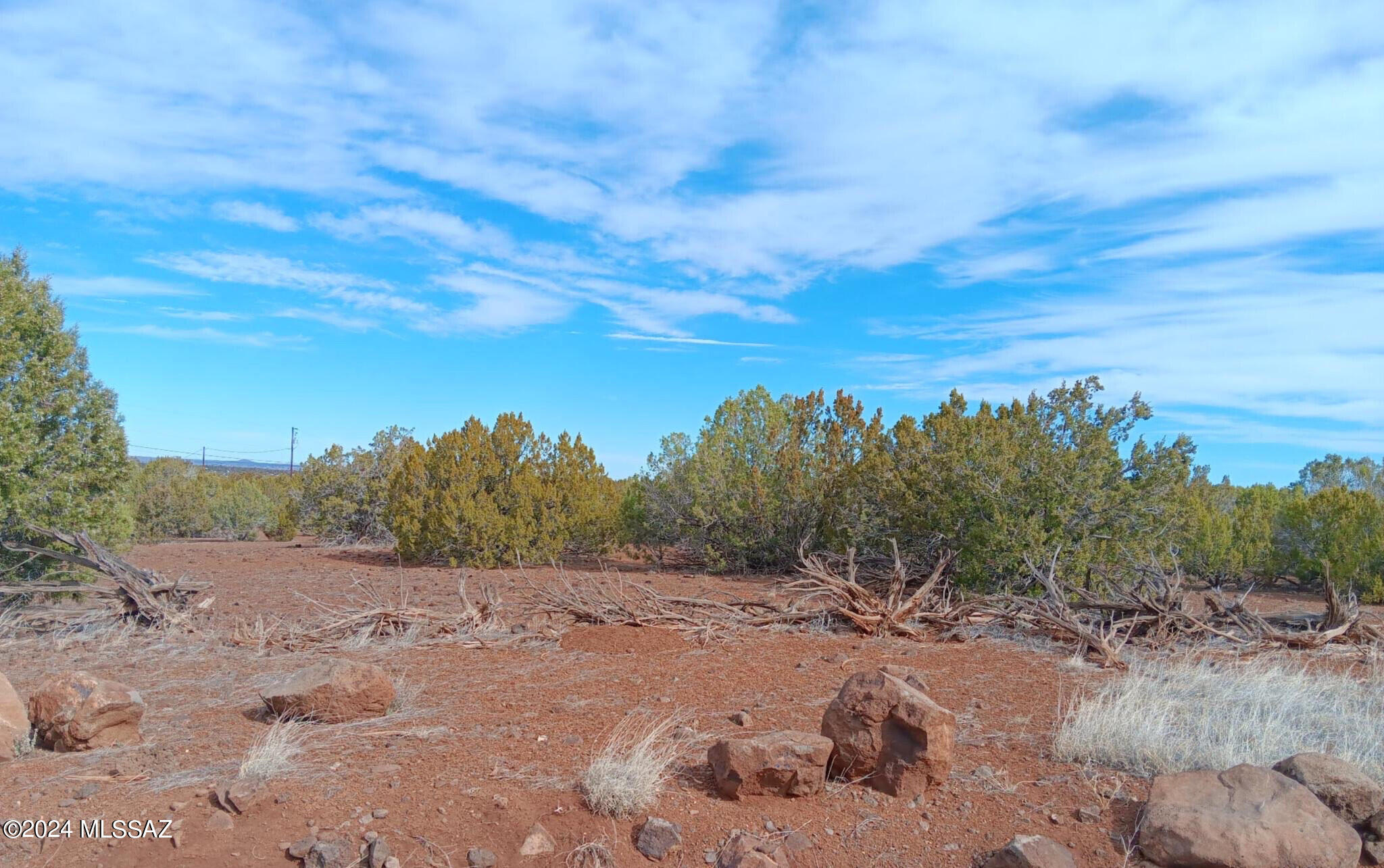 5 acres of flat land corner lot located on Maslanko Ln in Show Low, AZ (Navajo County). Close to White Mountain Lake and Juniper Ridge Golf Course, Birdie Ranch Golf Club, and State Land. Approximate Lot Dimensions - 652' x 334'. Zoning - Rural-1. Single family homes, manufactured homes, factory built homes, farms, and nurseries are allowed uses among others. Well maintained dirt road, Power Poles along the property frontage. Needs Well & Septic. Clear blue skies and scenic vistas. Horses, and other animals Ok.