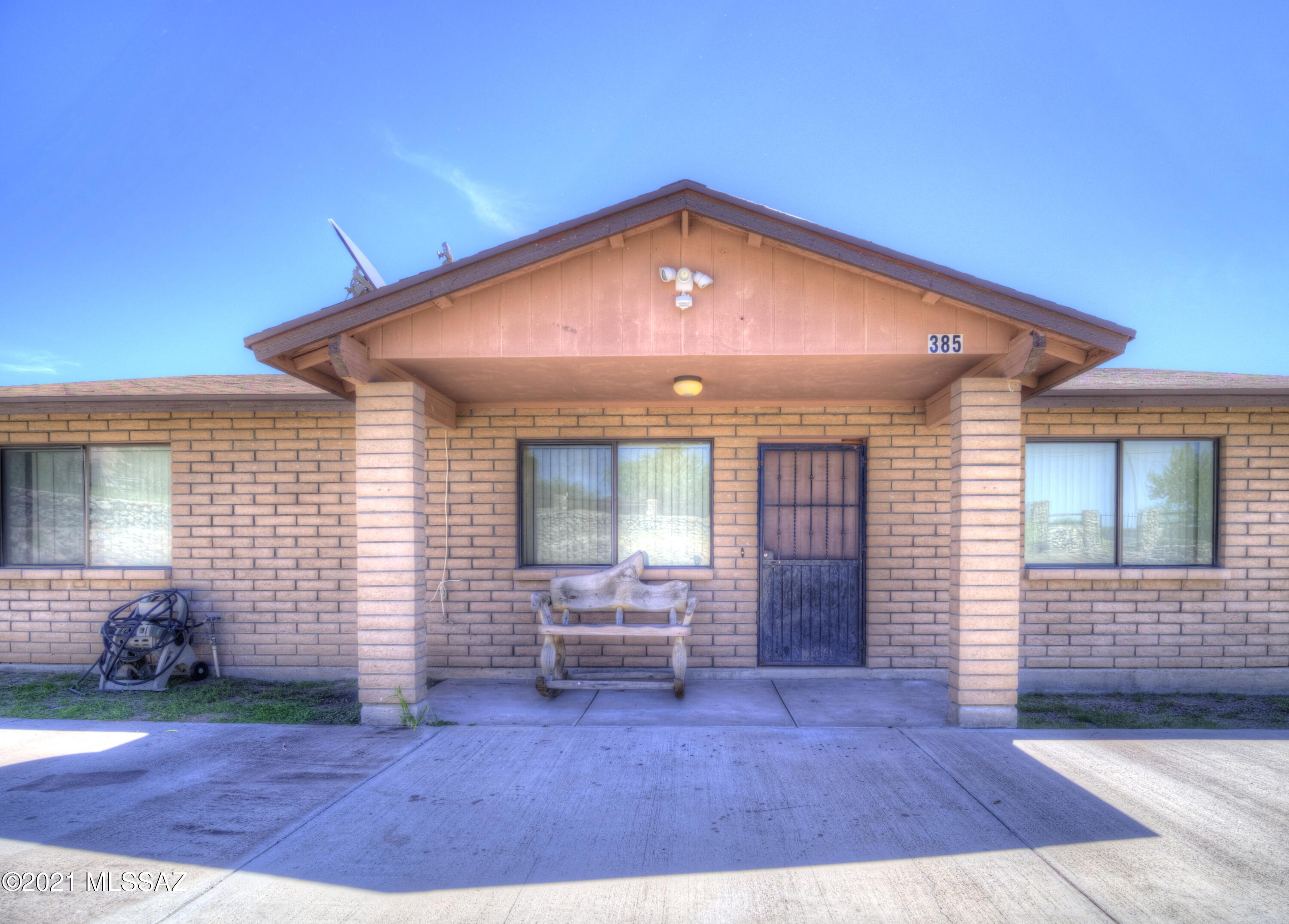 Beautiful home with great views and easy access to the freeway. Spacious yard with tons of potential. Come and see, this just may be what your're looking for!