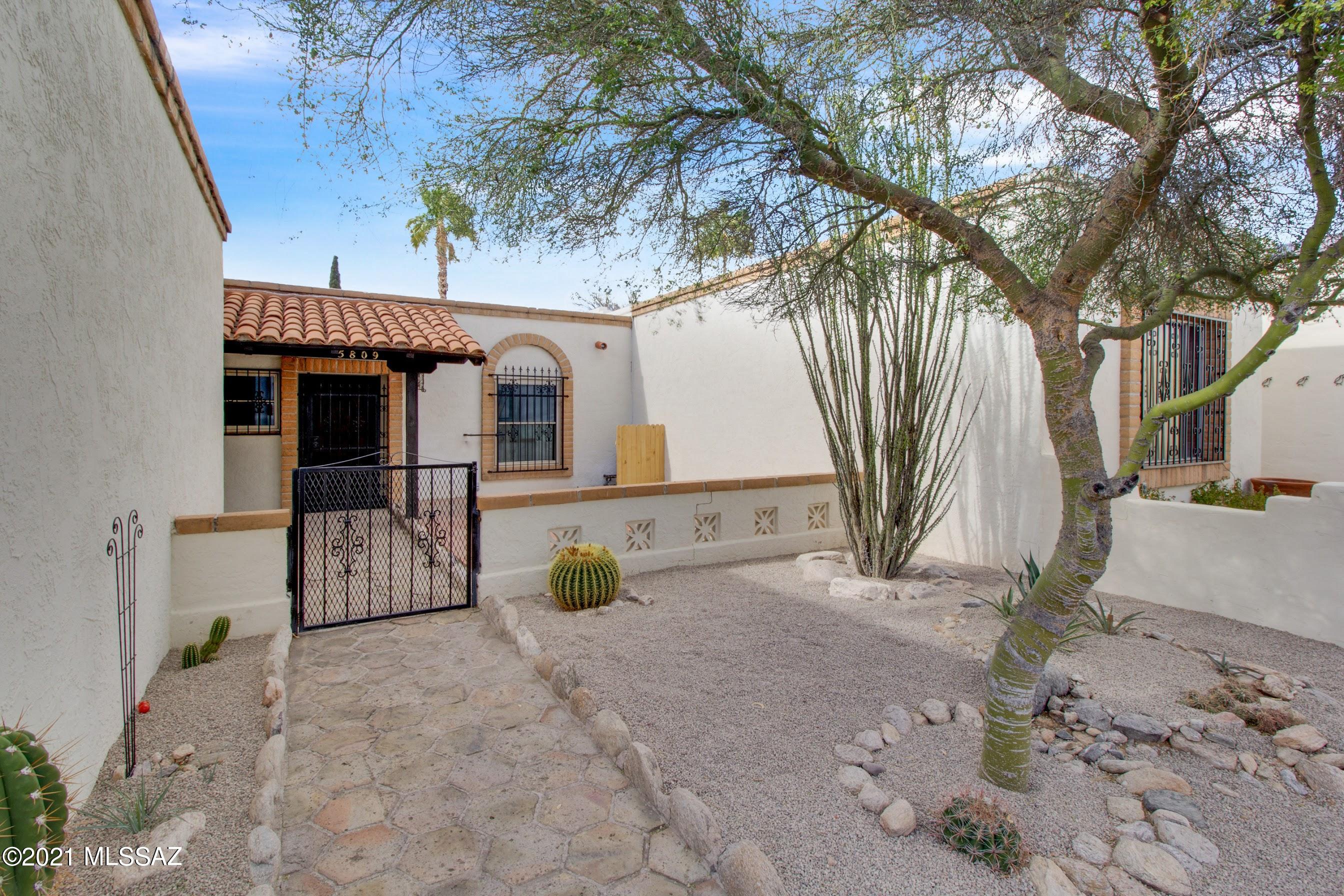 Casas Esplendora (1-24) - Residential