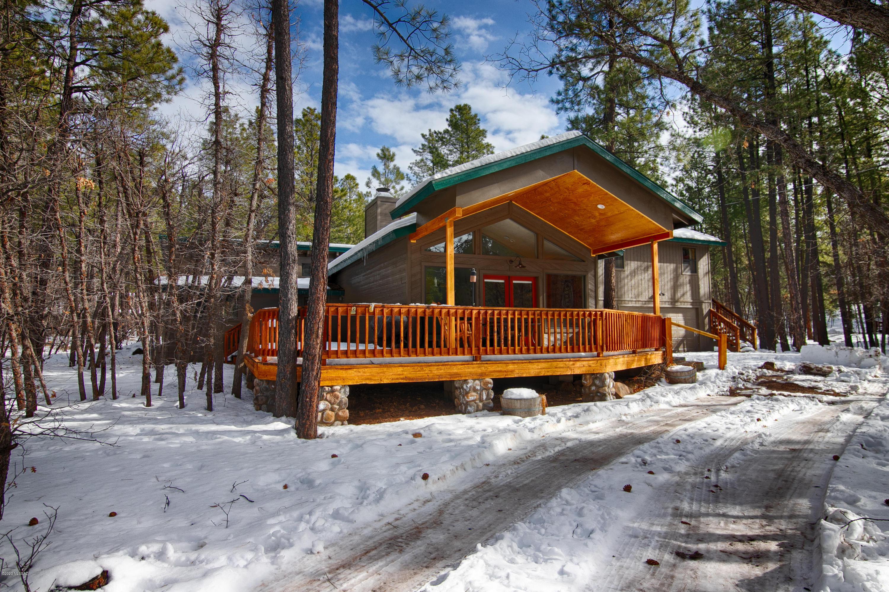 FABULOUS NEW remodel located in the heart of an exclusive,gated community in Pinetop, Az.  Only minutes to Hon-Dah Casino or skiing in Sunrise. 2 new master suites + a 3rd bedroom & office alcove. All new kitchen, 3 new baths. Great room features High vaulted ceilings, an entire wall rocked around a gorgeous wood burning fireplace, custom wet bar w/granite countertops&  wine cooler + walls of windows leading to the huge covered porch.  Home has Many vaulted wood ceiling, new flooring including slate and engineered hardwood, some new carpeting. best of both worlds, Keeping the charm of the ''old historic cabin''  Plus adding new modern conveniences such as New plumbing, electrical, some rooms added, master expanded, office alcove. Garage large enough for 2 + cars Plus boat or golf cart!