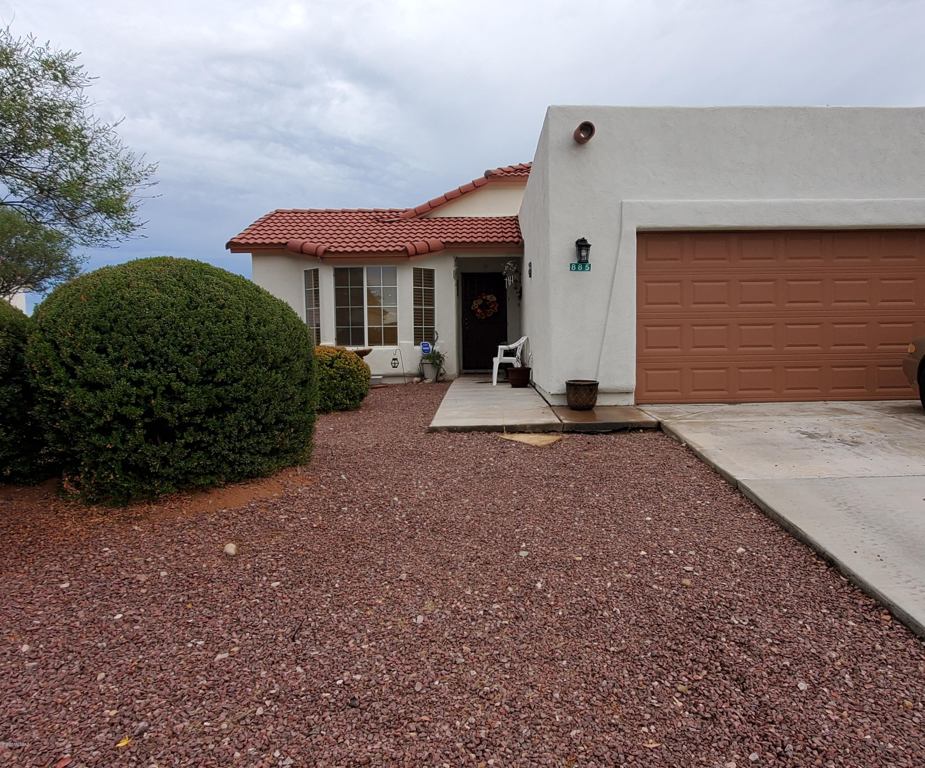 Cozy 3 bedroom 2 bath home in a residential community.  Quick access to freeway and schools.  Must See!